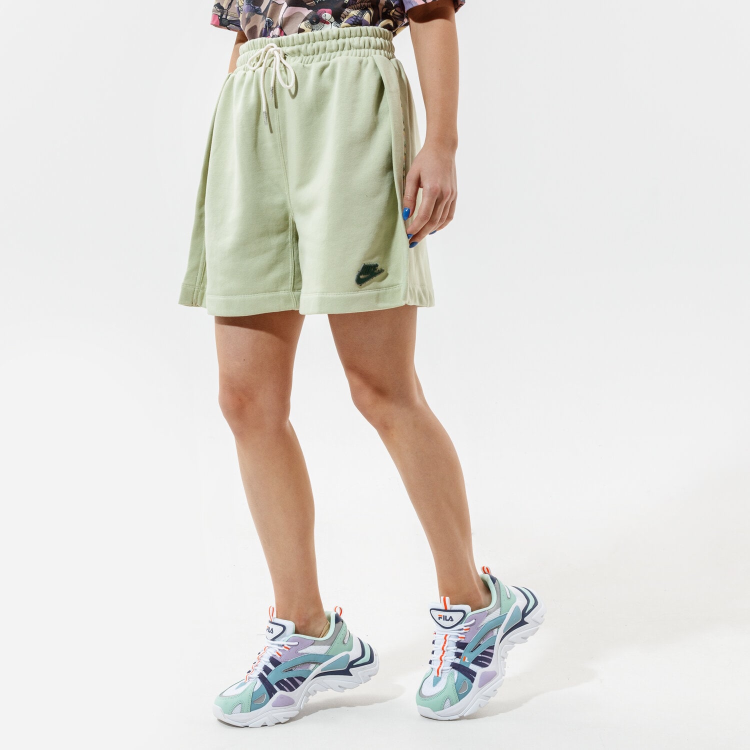 dámské kraťasy NIKE ŠORTKY  W NSW SHORT EARTH DAY FT CZ9249-371 ZELENÁ