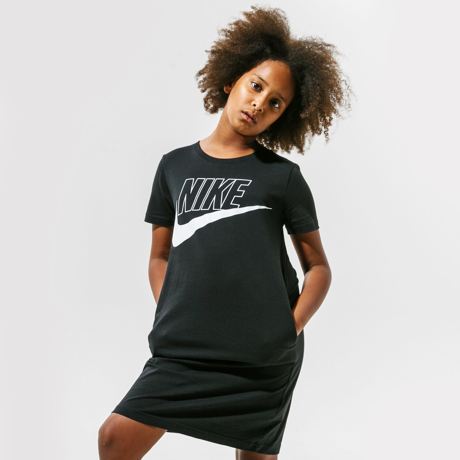 NIKE ŠATY SPORTSWEAR CU8375-010 ČERNÁ