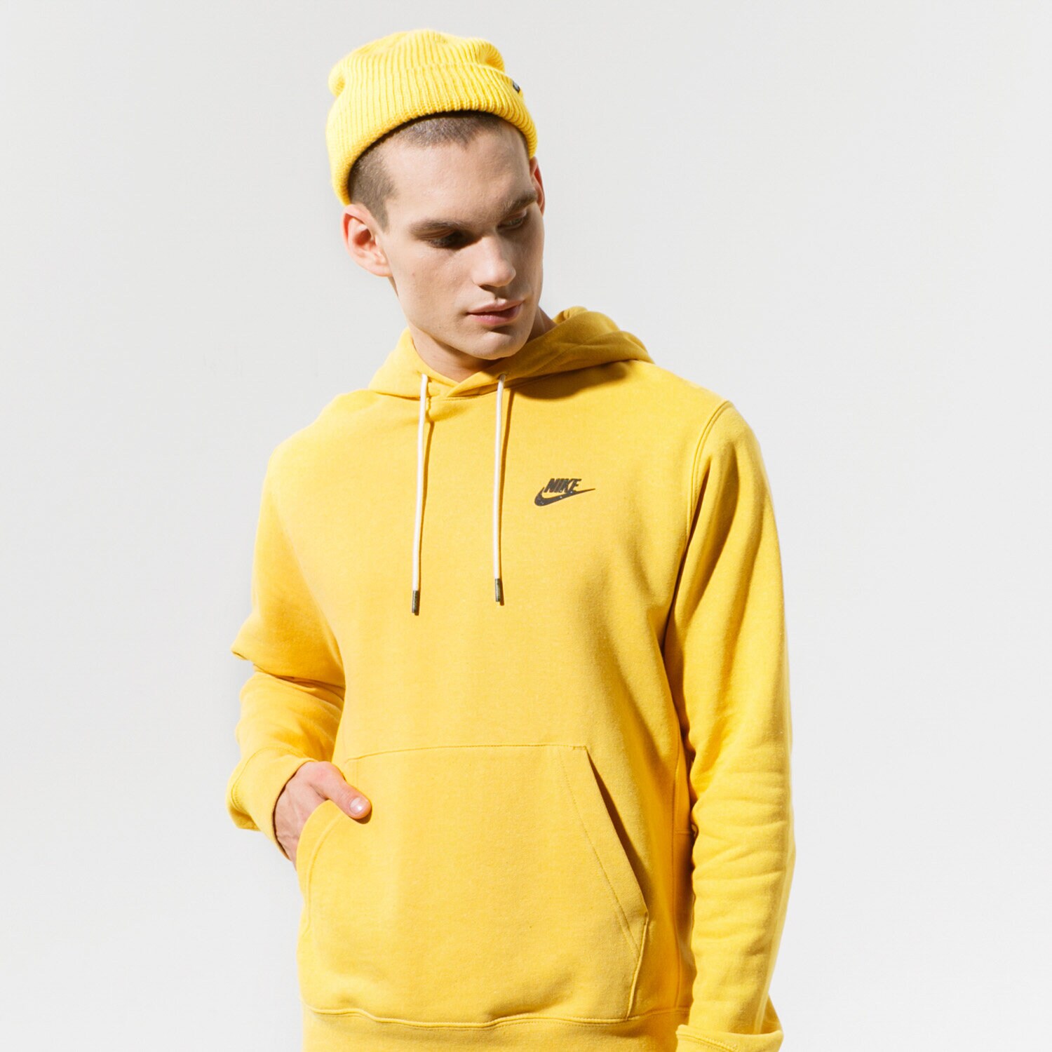 pánská mikina NIKE MIKINA S KAPUCÍ SPORTSWEAR DA0680-761 ŽLUTÁ