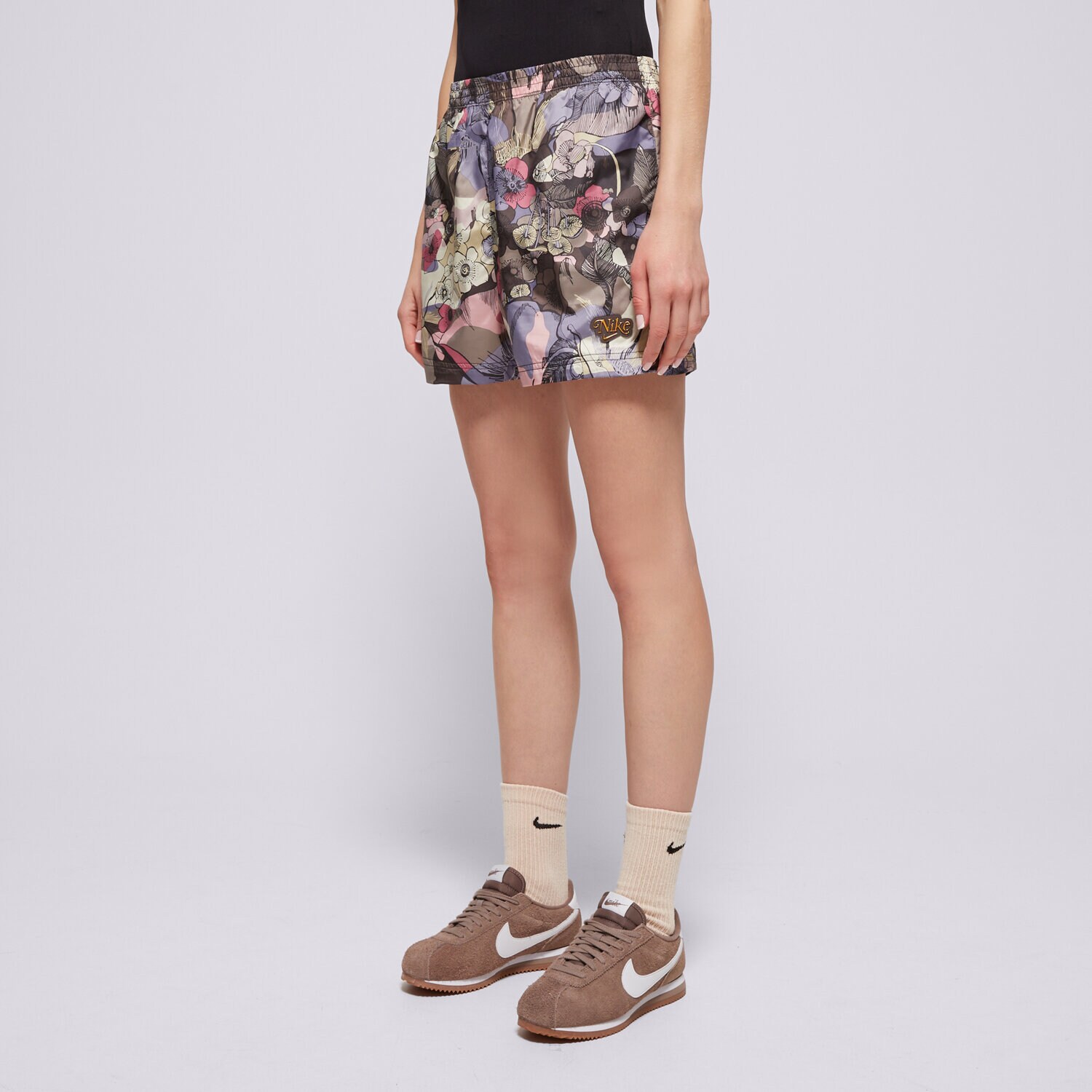 dámské kraťasy NIKE ŠORTKY  W NSW FEMME SHORT WVN AOP HR CZ9292-004 VÍCEBAREVNÁ