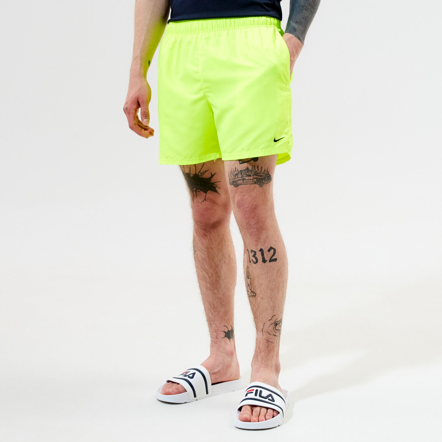 pánské kraťasy NIKE ŠORTKY  NIKE ESSENTIAL 5" NESSA560737 ŽLUTÁ