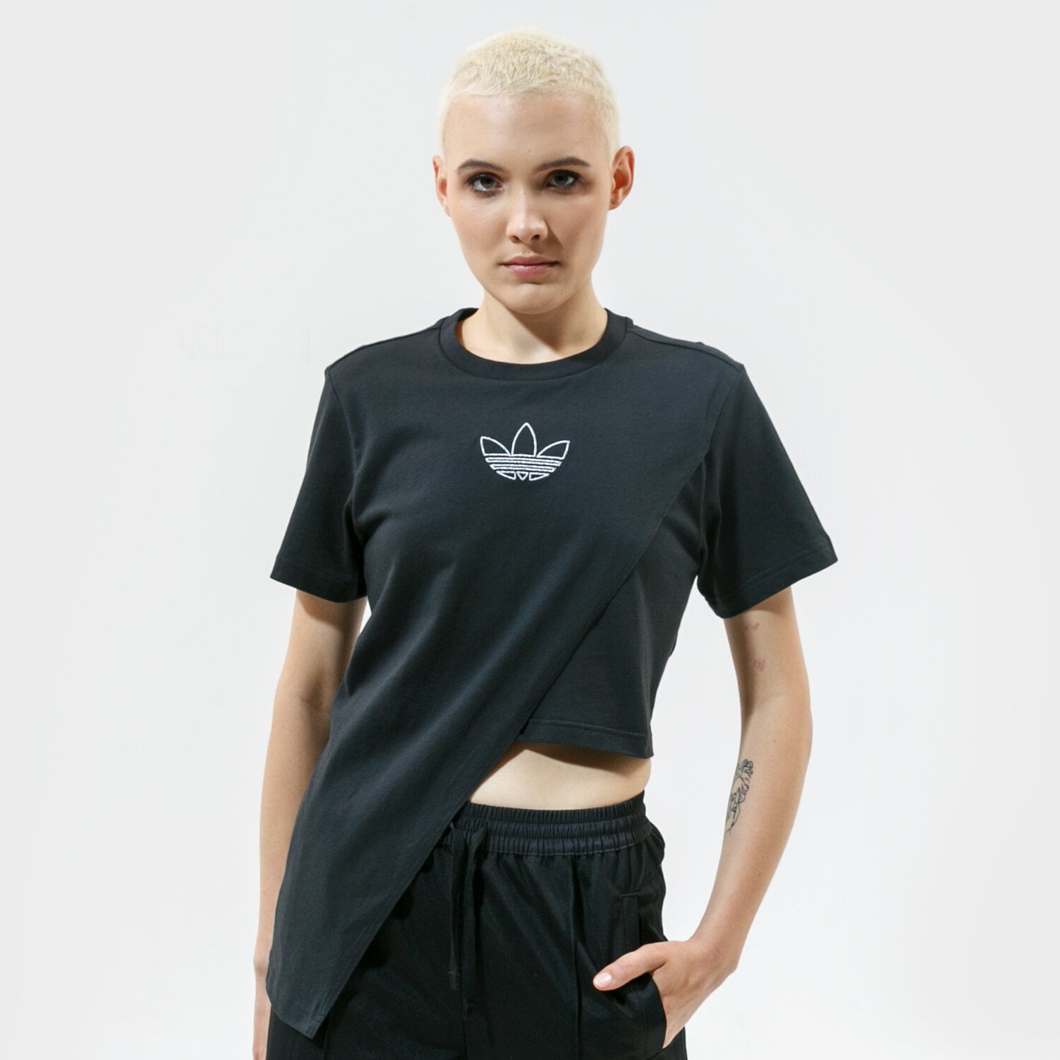 dámské tričko ADIDAS TRIČKO BOXY TRIČKO GN3160 ČERNÁ