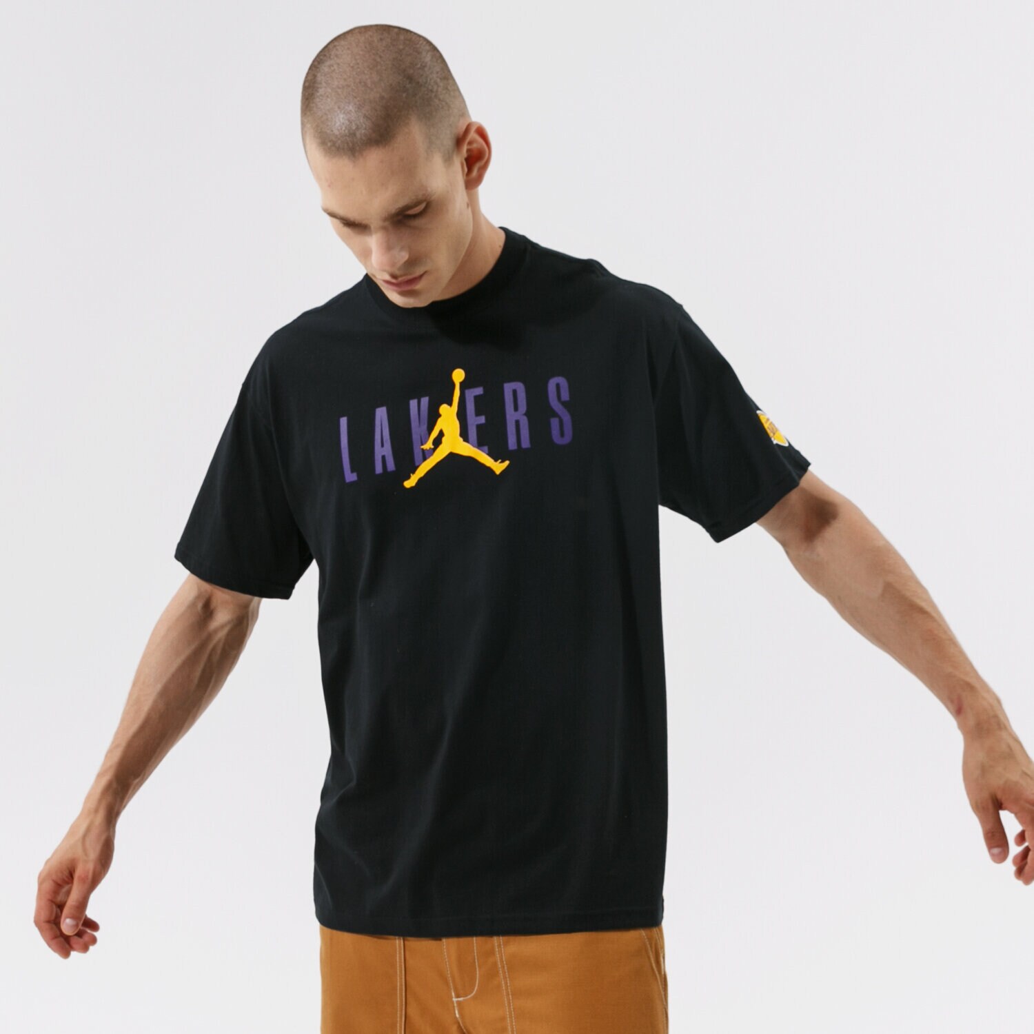 pánské tričko NIKE TRIČKO LAL M NK CTS JDN STMT SS TEE NBA DA6512-010 ČERNÁ