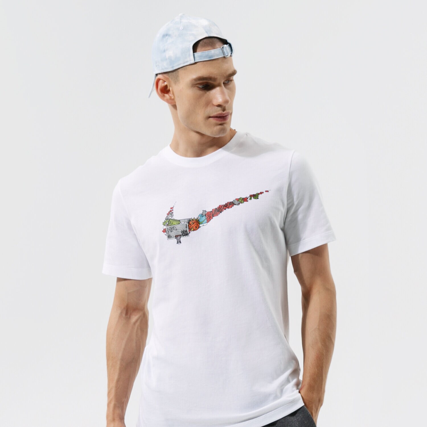 pánské tričko NIKE TRIČKO NIKE SWOOSH NBA DD0795-100 BÍLÁ