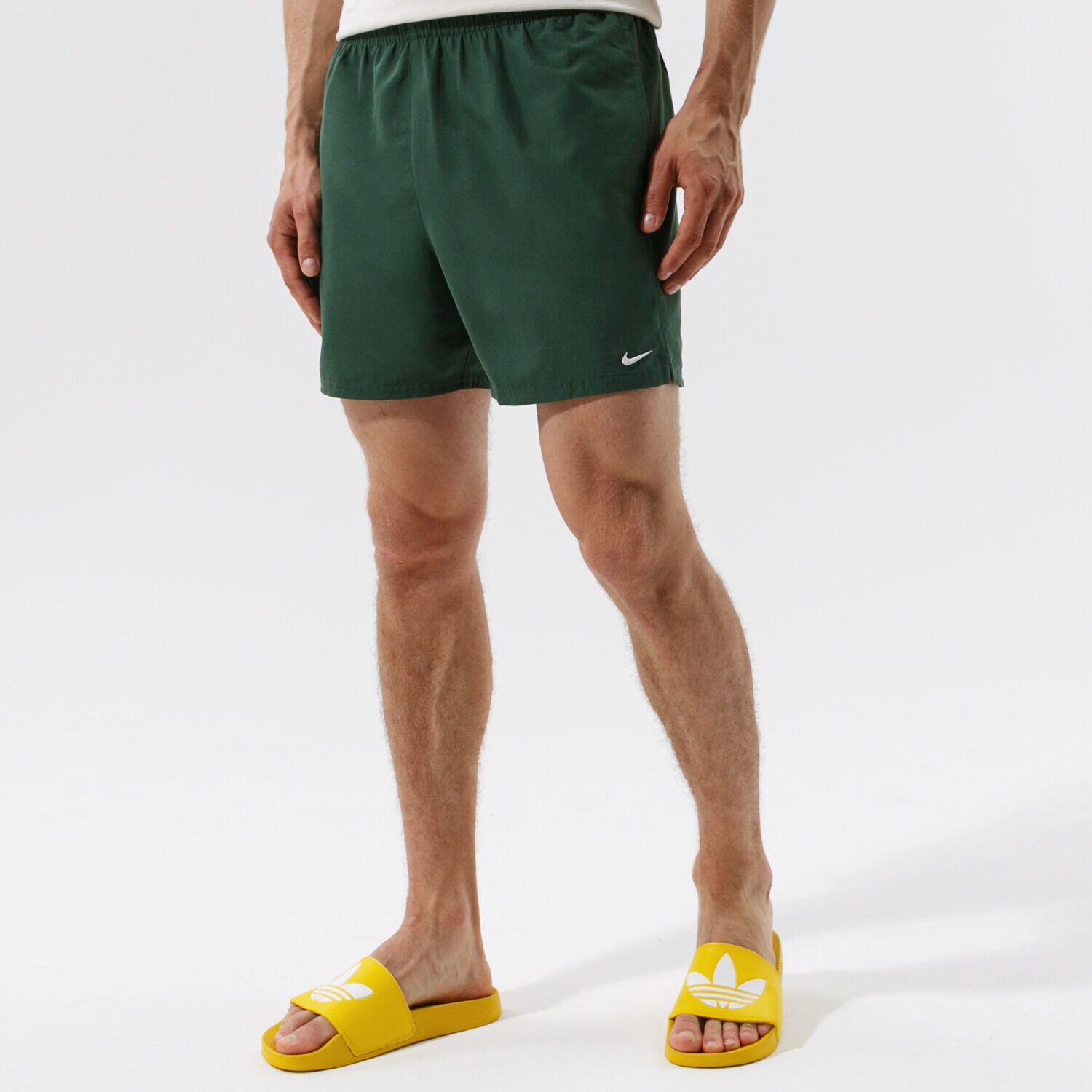 pánské kraťasy NIKE ŠORTKY  NIKE ESSENTIAL 5" NESSA560303 ZELENÁ