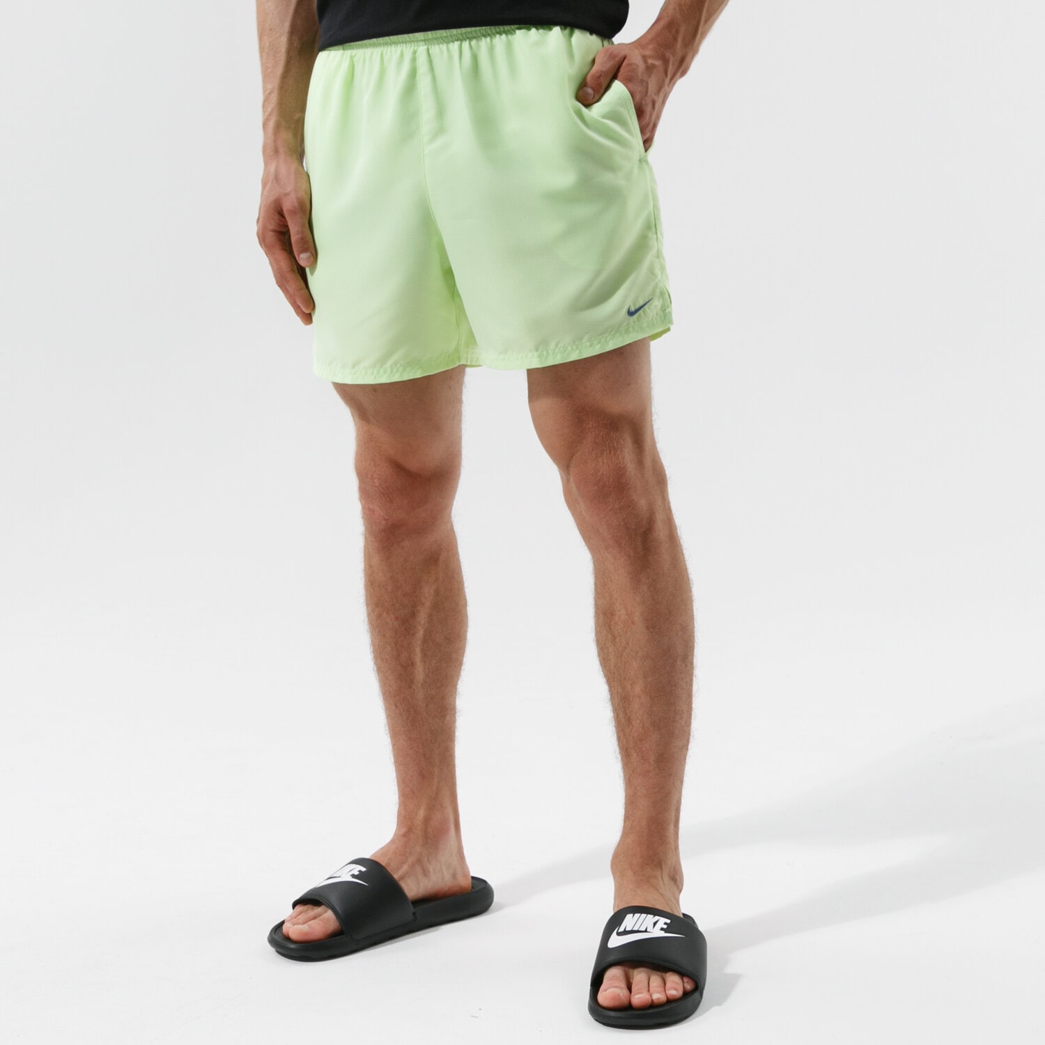 pánské kraťasy NIKE ŠORTKY  NIKE ESSENTIAL 5" NESSA560740 ZELENÁ