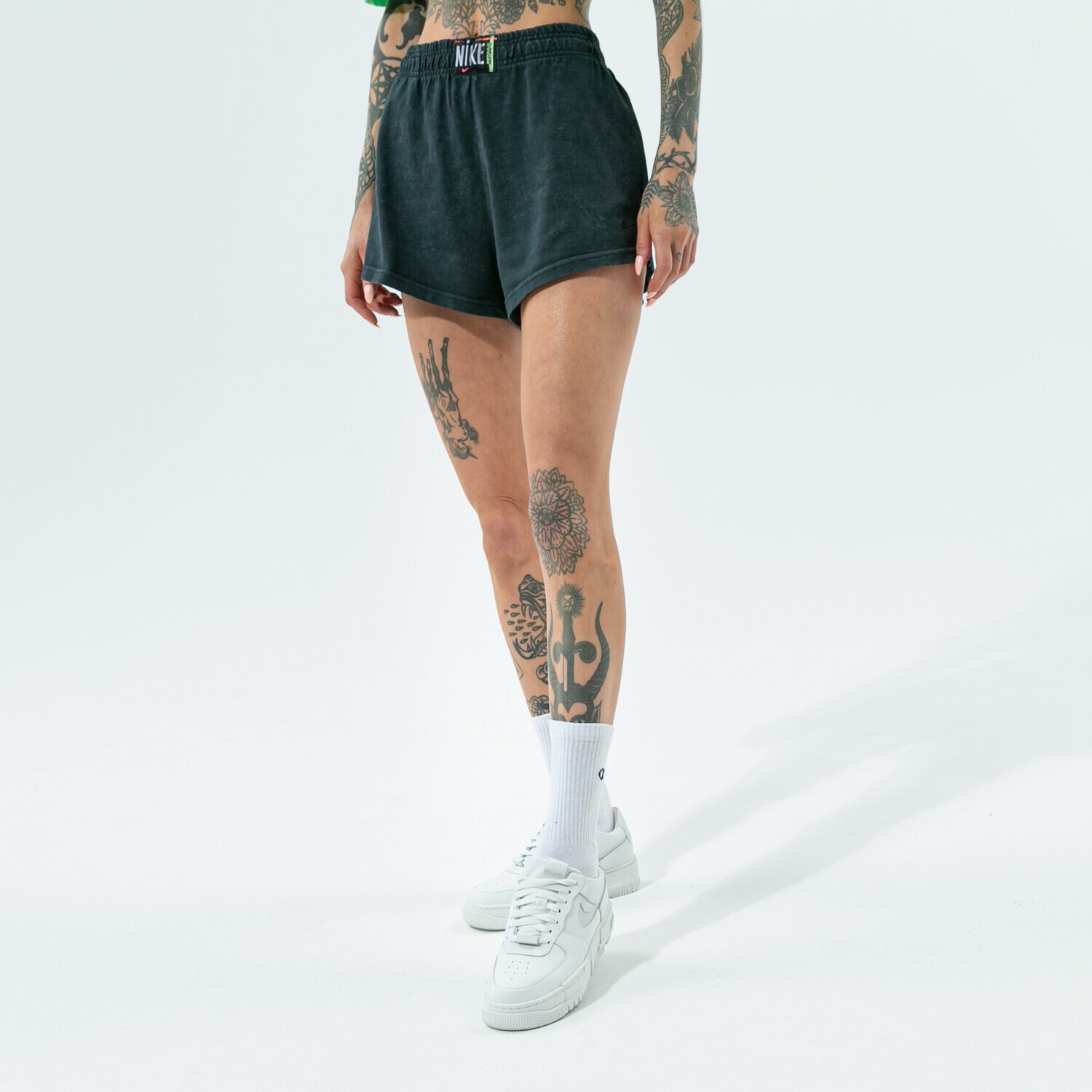 dámské kraťasy NIKE ŠORTKY  W NSW WASH SHORT HR CZ9856-010 ČERNÁ