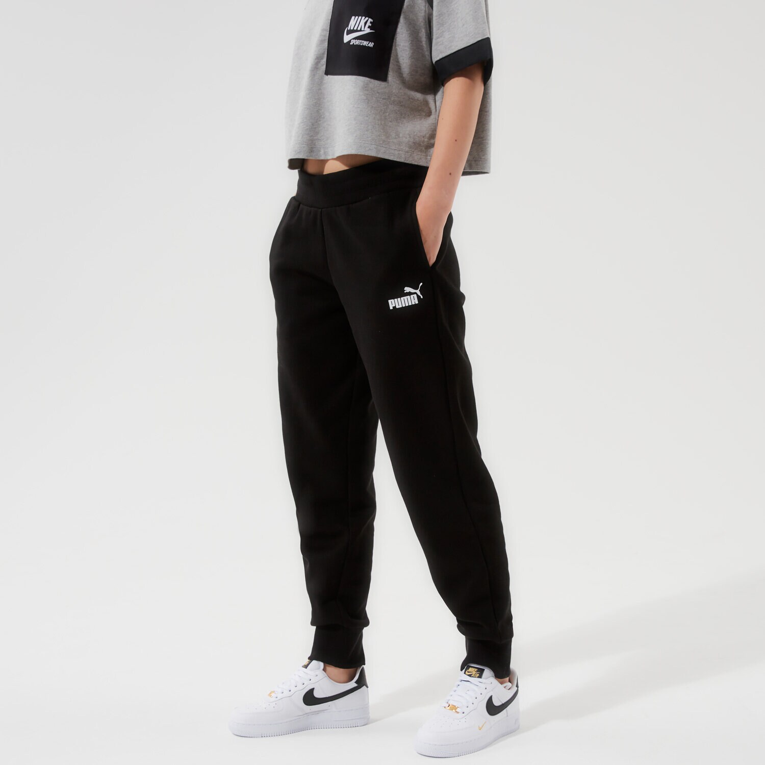 dámské kalhoty PUMA KALHOTY  ESS SWEATPANTS FL CL - PUMA BLACK 58683901 ČERNÁ