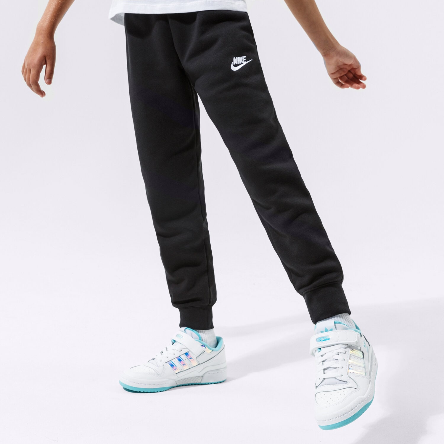 dětské kalhoty NIKE KALHOTY  SPORTSWEAR CLUB FLEECE GIRL DC7207-010 ČERNÁ