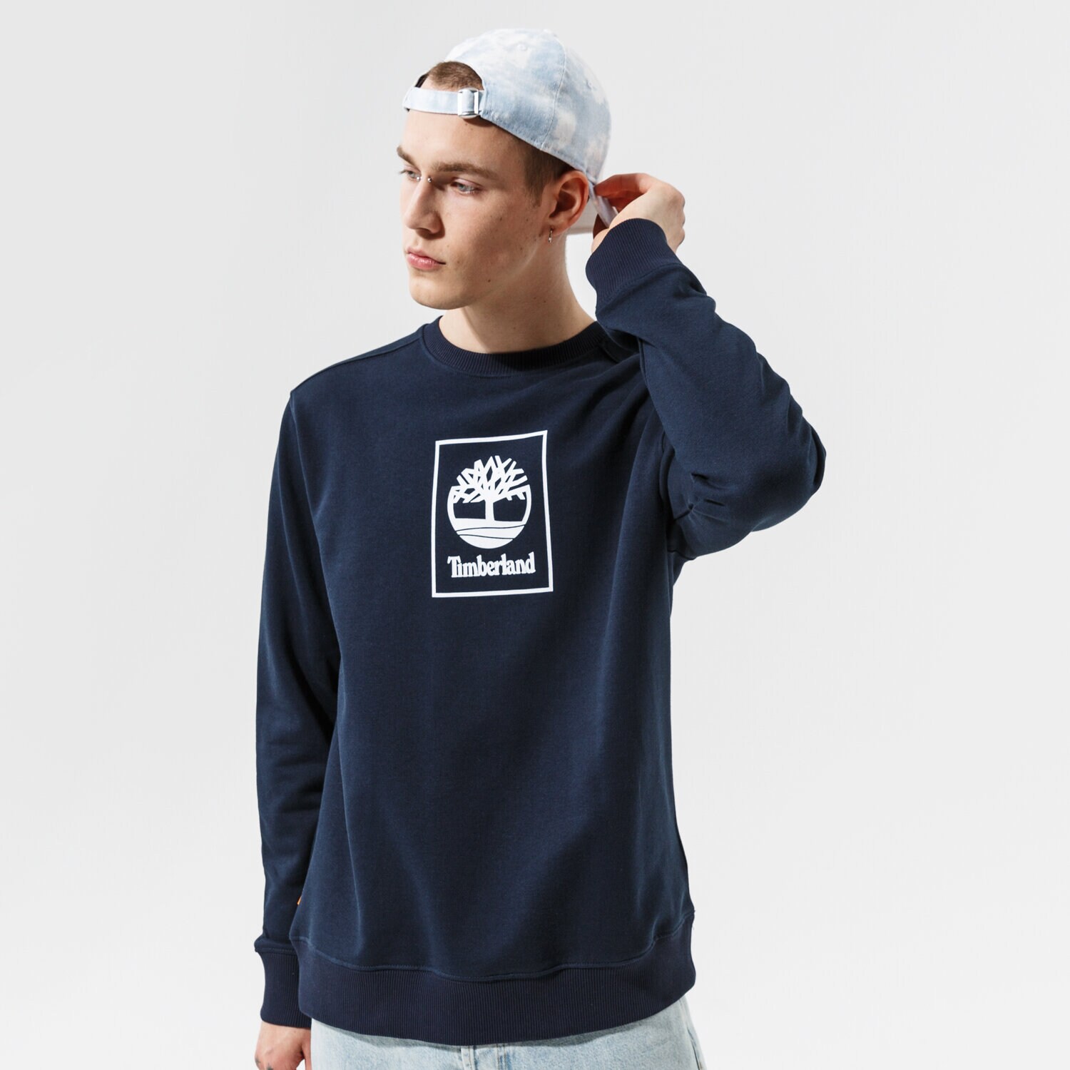 pánská mikina TIMBERLAND MIKINA TREE LOGO CREW DARK SAPPHIRE TB0A5PJ84331 TMAVOMODRÁ