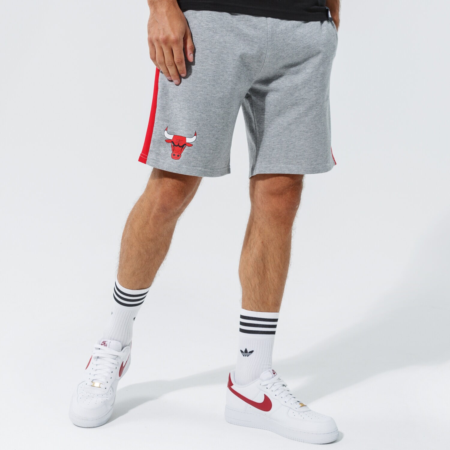 pánské kraťasy NEW ERA ŠORTKY  NBA SIDE PANEL SHORT BULLS CHICAGO BULLS LGH 12590890 ŠEDÁ