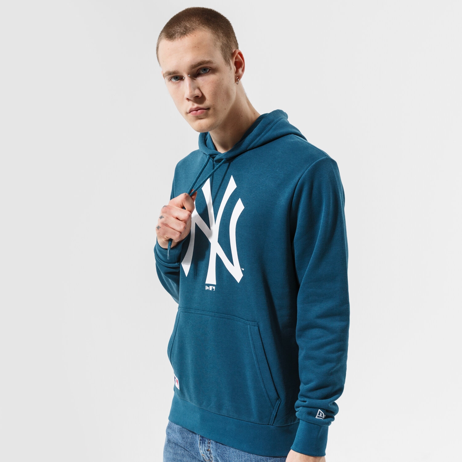 pánská mikina NEW ERA MIKINA S KAPUCÍ MLB SEASNL TEAM LOGO HOODY NEYYAN CD 12827234 MODRÁ