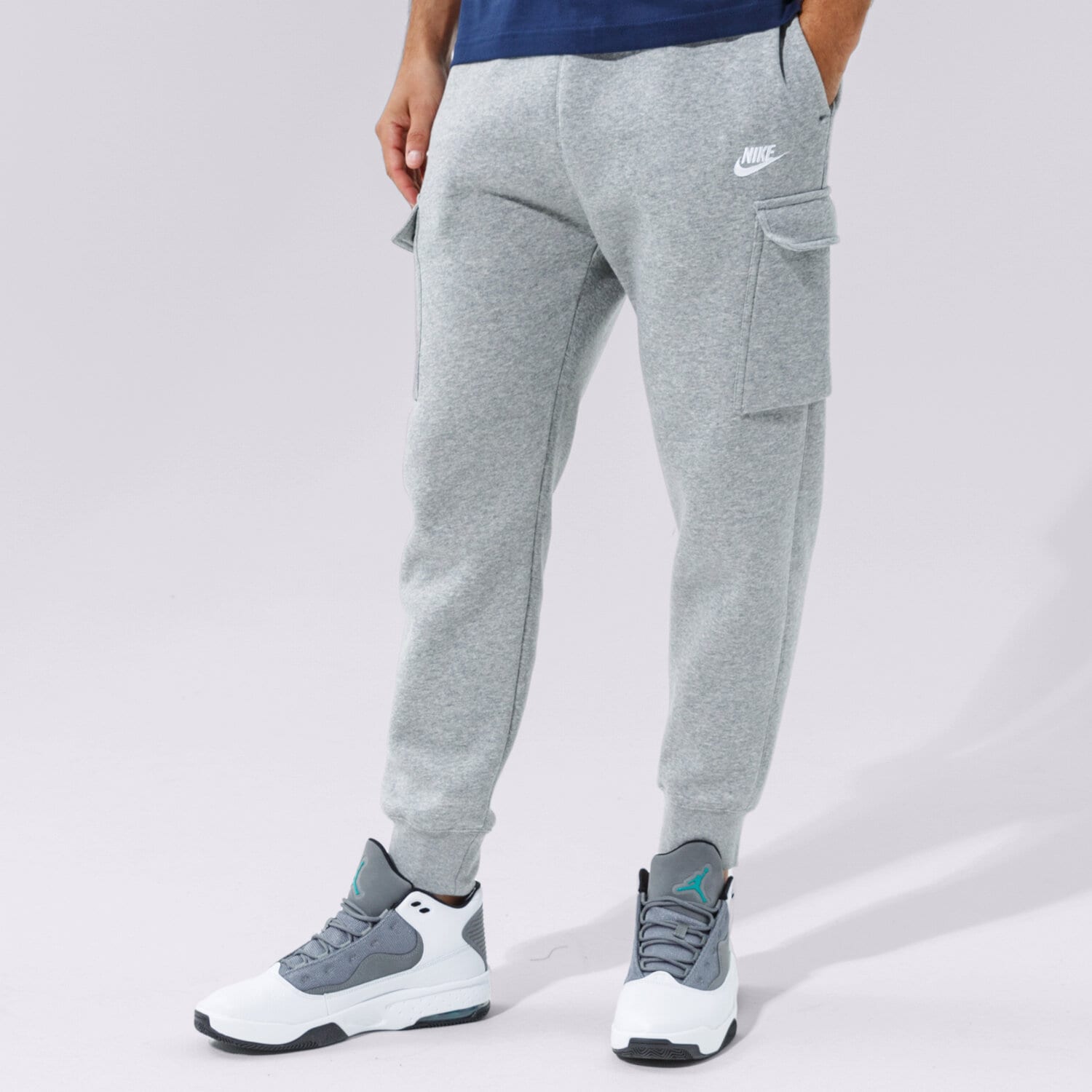 pánské kalhoty NIKE KALHOTY  SPORTSWEAR CLUB FLEECE CARGO CD3129-063 ŠEDÁ