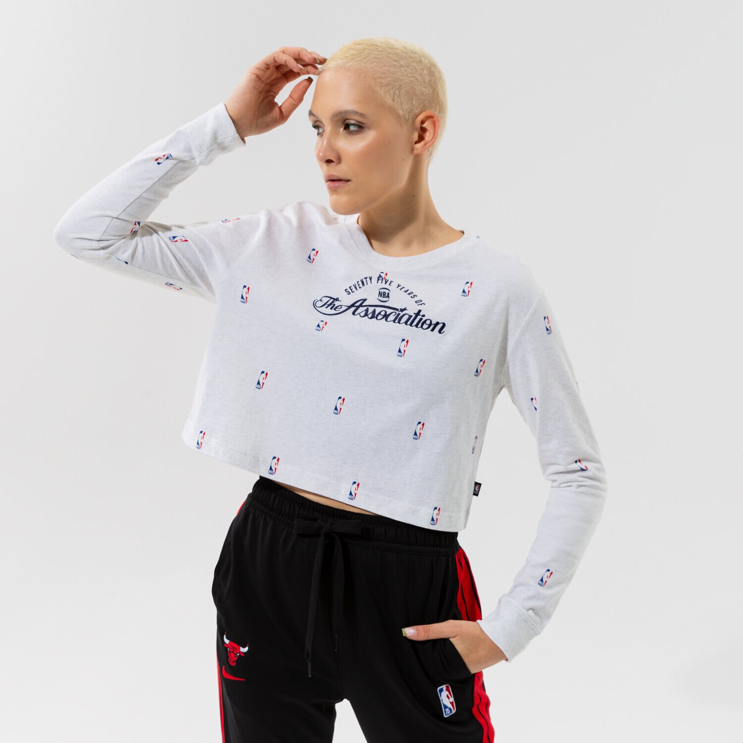 dámské tričko NIKE TRIČKO N31 W NK CTS CROP LS TEE NBA DA6810-051 ŠEDÁ