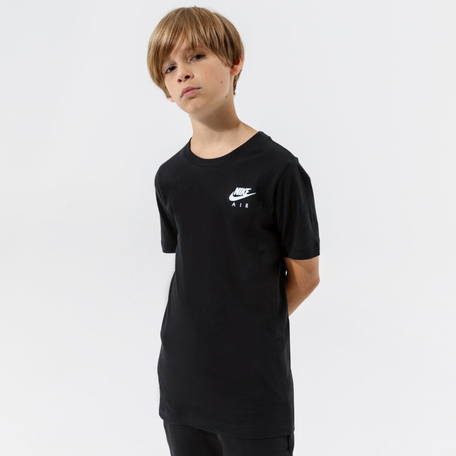 dětské tričko NIKE TRIČKO B NSW TEE AIR C/S FA21 BOY DJ6613-010 ČERNÁ