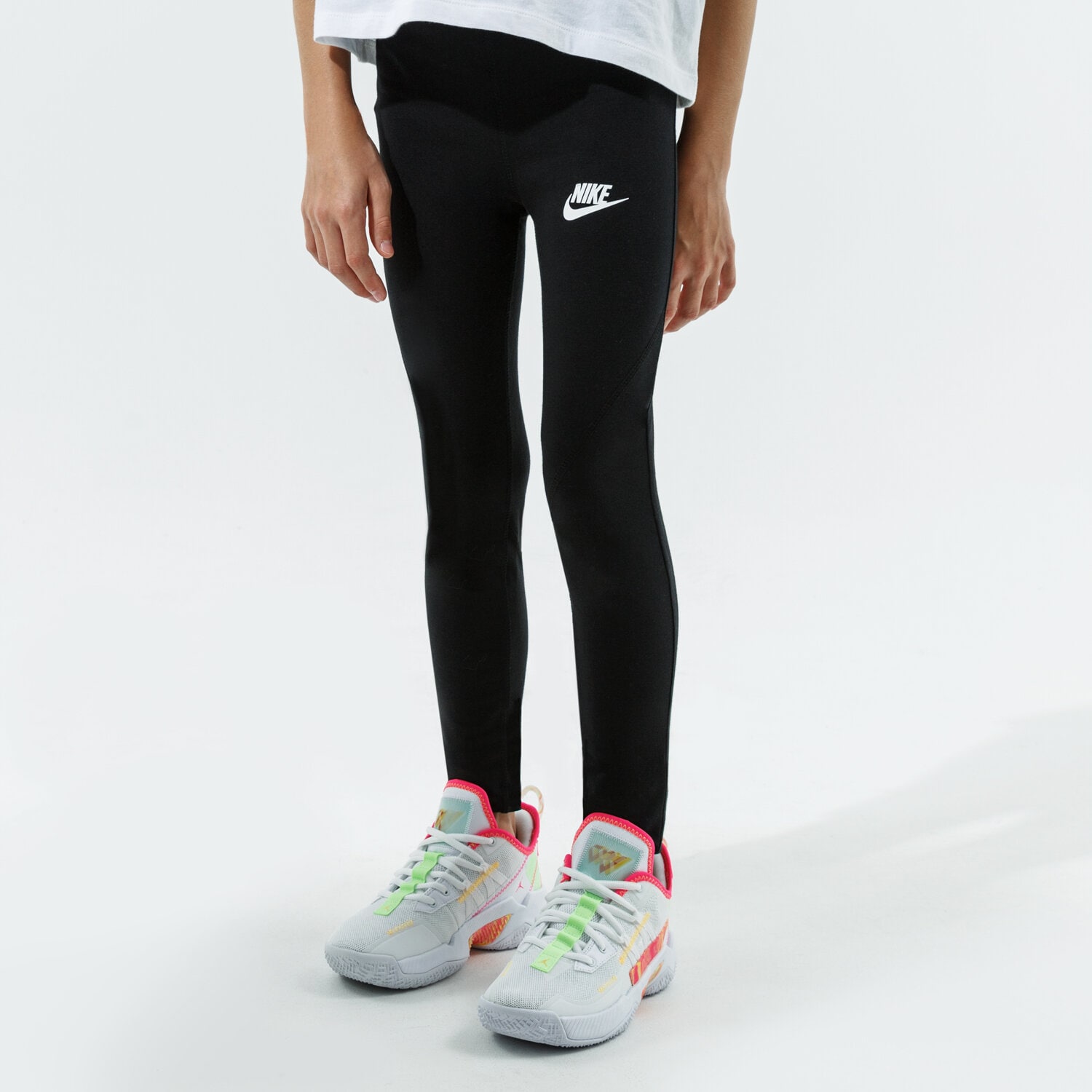 dětské kalhoty NIKE LEGGINGS SPORTSWEAR G GIRL CU8248-010 ČERNÁ