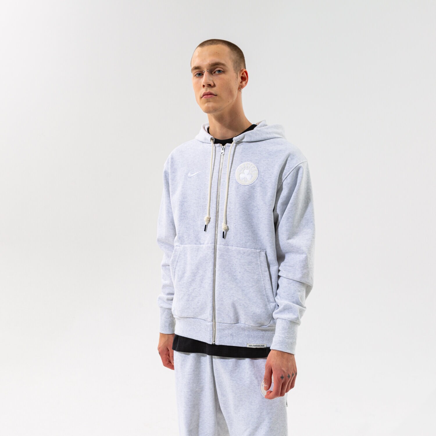 pánská mikina NIKE MIKINA ROZEPÍNACÍ S KAPUCÍ BOS M NK DF STD ISSUE HD FZ DB1072-051 ŠEDÁ