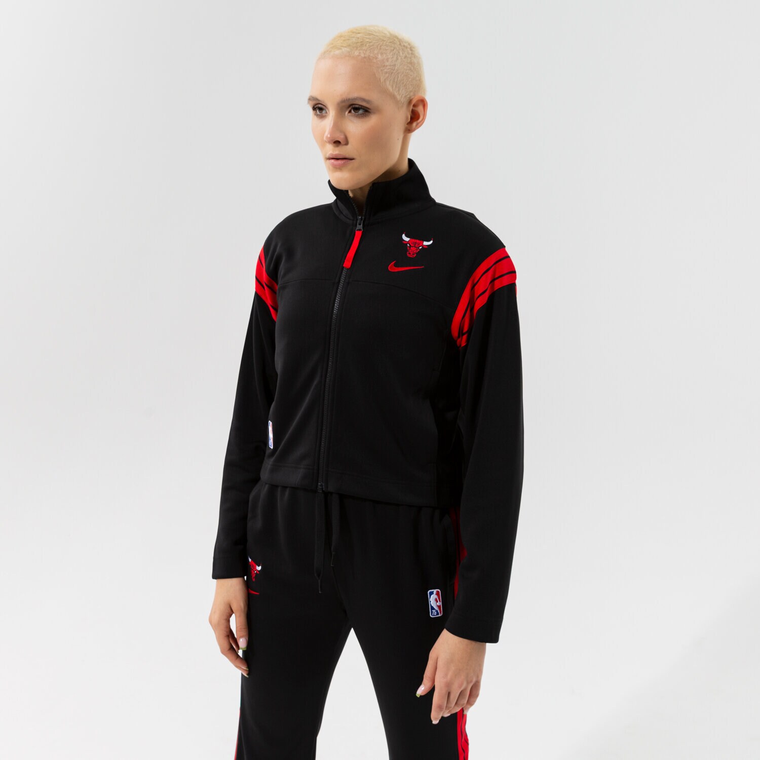 dámská zimní bunda NIKE BUNDA CHI W NK TRKST JKT CTS 75 NBA DB1394-010 ČERNÁ