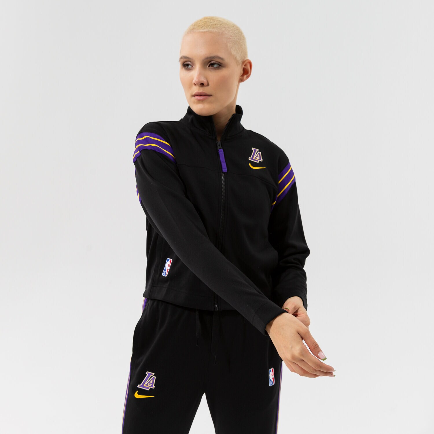 dámská zimní bunda NIKE BUNDA LAL W NK TRKST JKT CTS 75 NBA DB1400-010 ČERNÁ