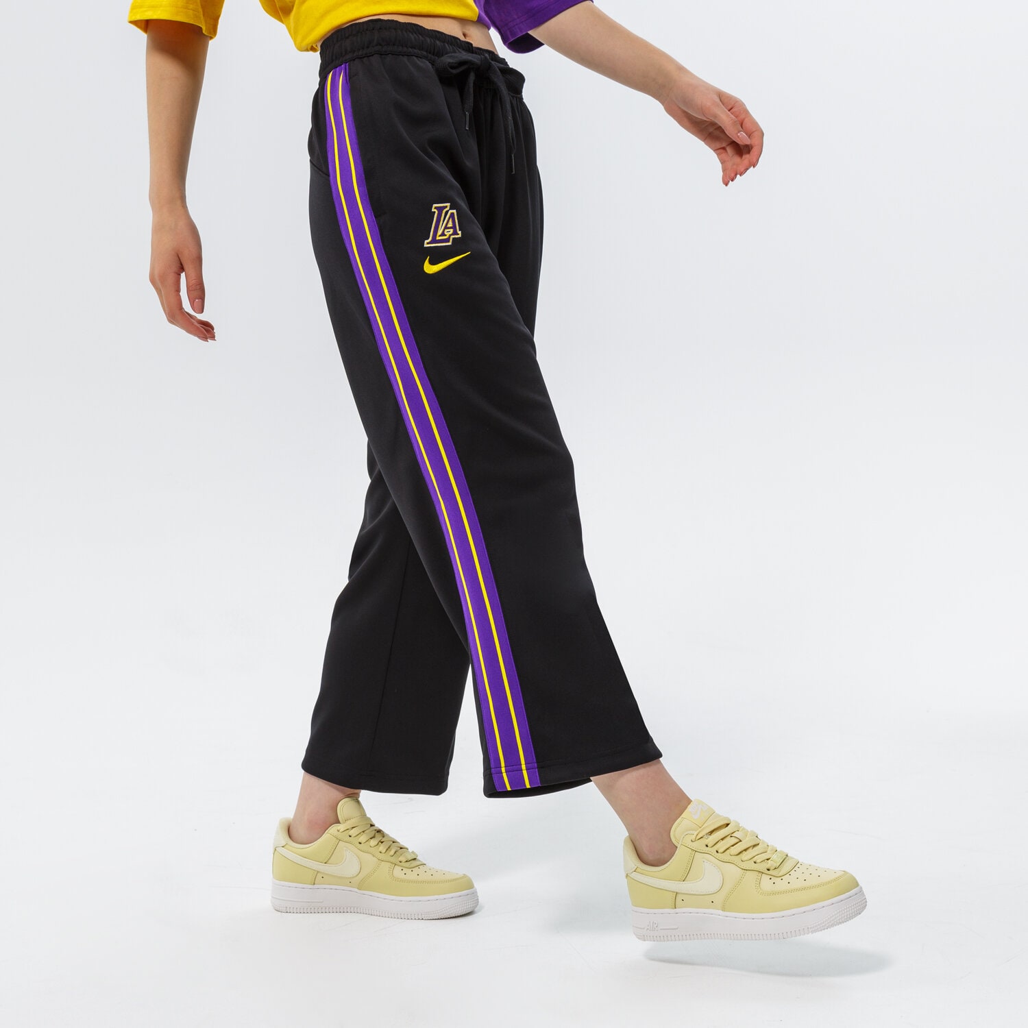 dámské kalhoty NIKE KALHOTY  LAL W NK TRKST PANT CTS 75 NBA DB1420-010 ČERNÁ