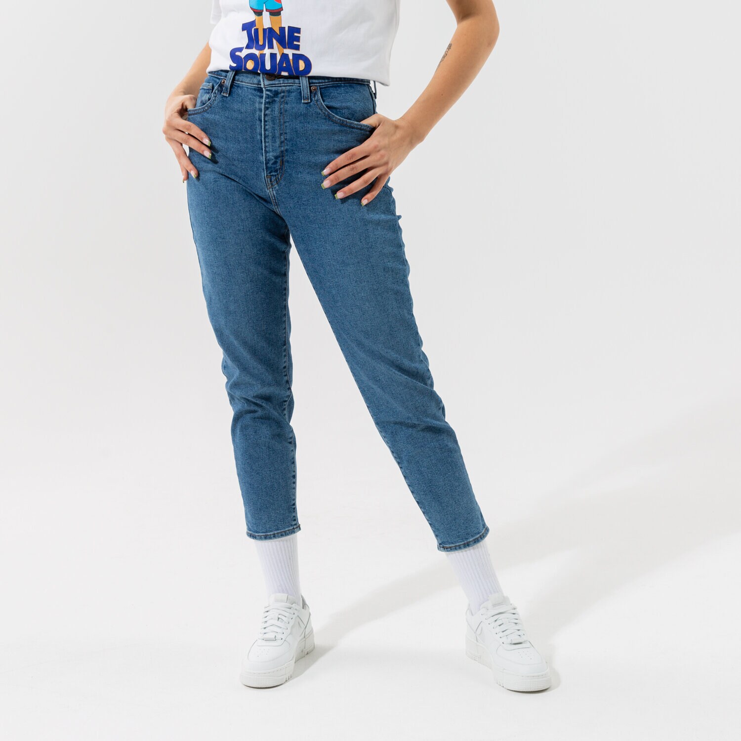 dámské kalhoty LEVI'S KALHOTY  HIGH WAISTED MOM JEAN 26986-0008 MODRÁ