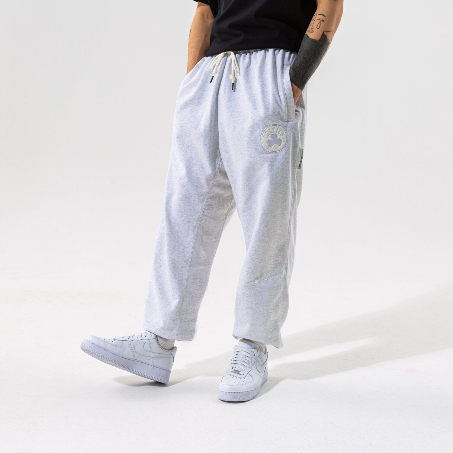 pánské kalhoty NIKE KALHOTY  BOS M NK DF STD ISSUE PANT NBA DB0941-051 ŠEDÁ