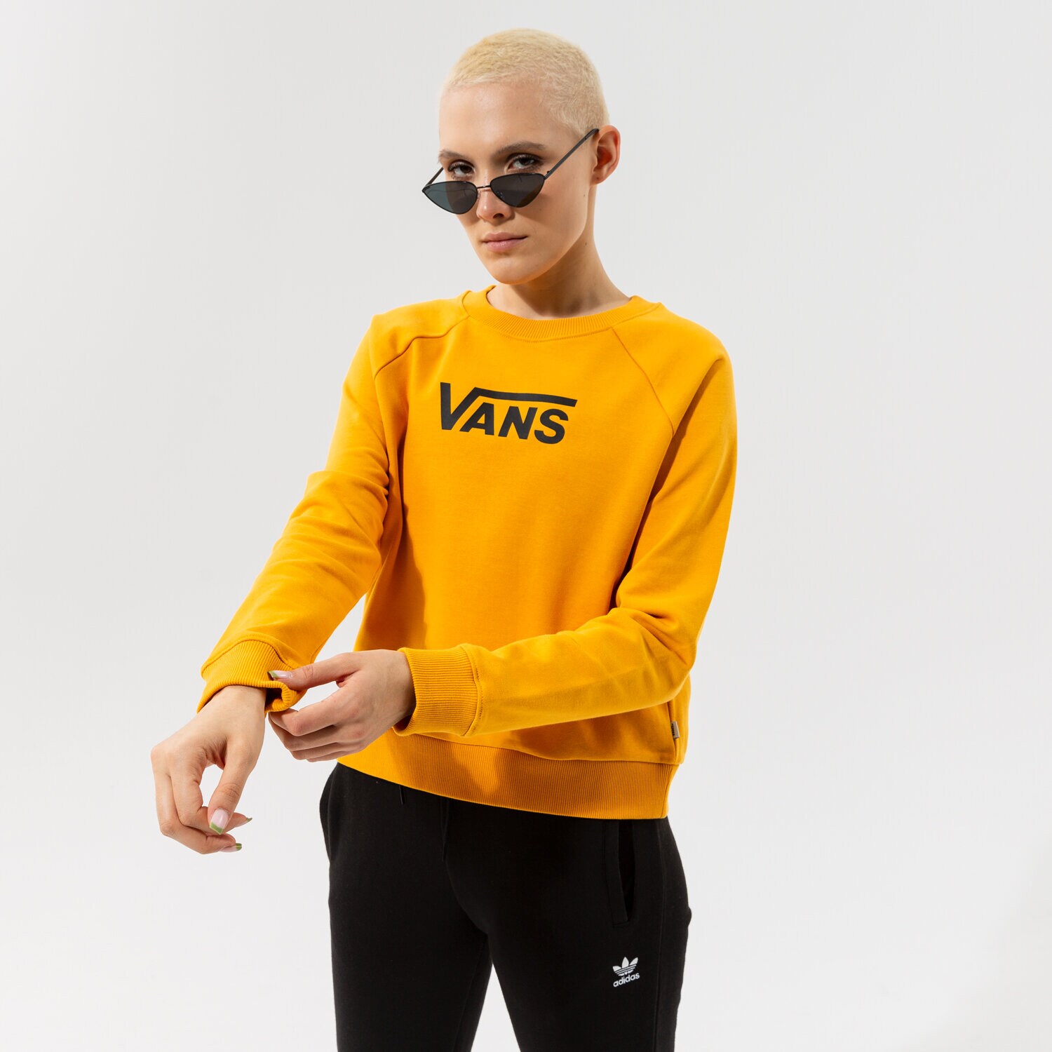 dámská mikina VANS MIKINA FLYING V FT BOXY CREW VN0A47THLSV1 ŽLUTÁ