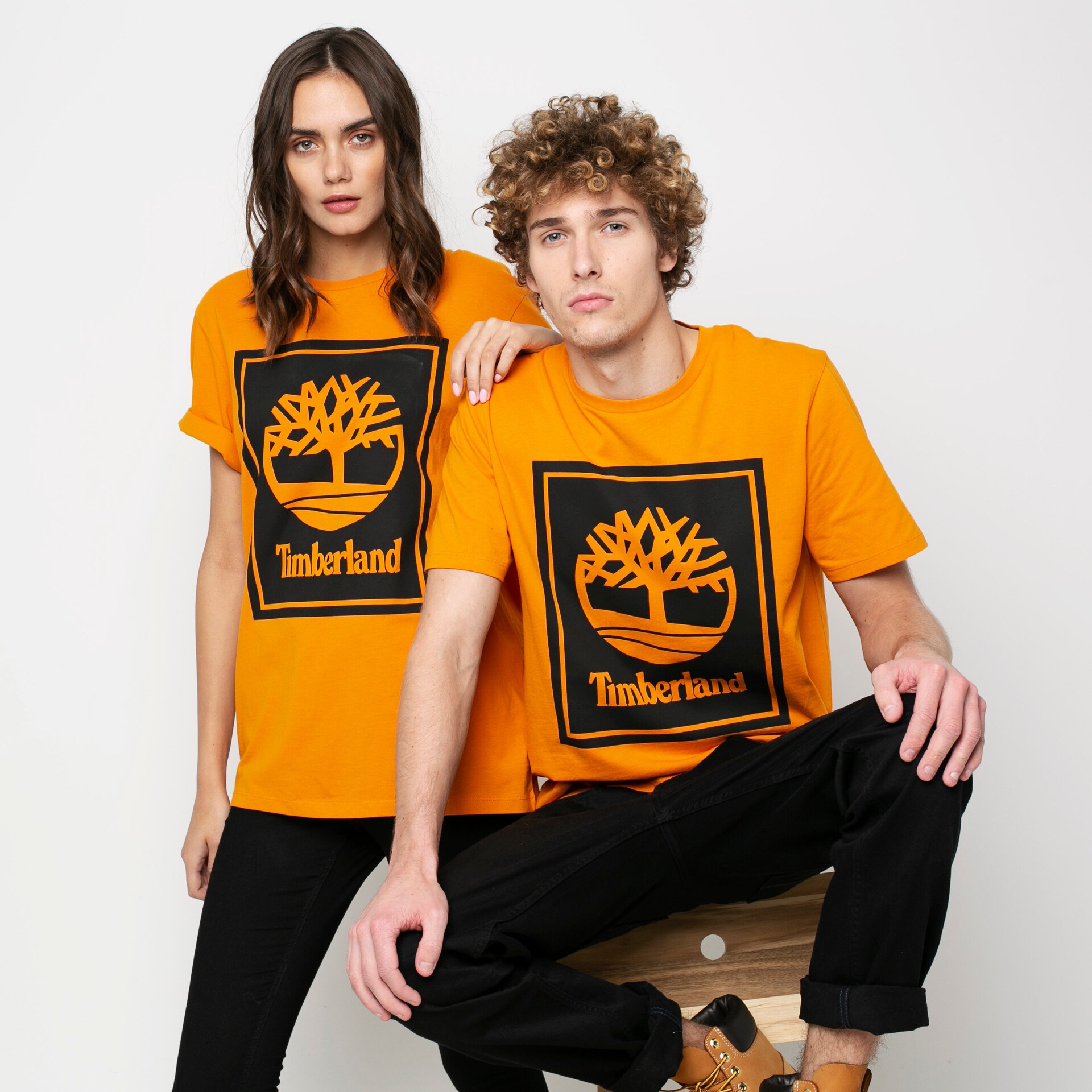 pánské tričko TIMBERLAND TRIČKO YC SS STACK LOGO TEE STACK LOGO TEE TB0A2AJ1AR81 hořčicová