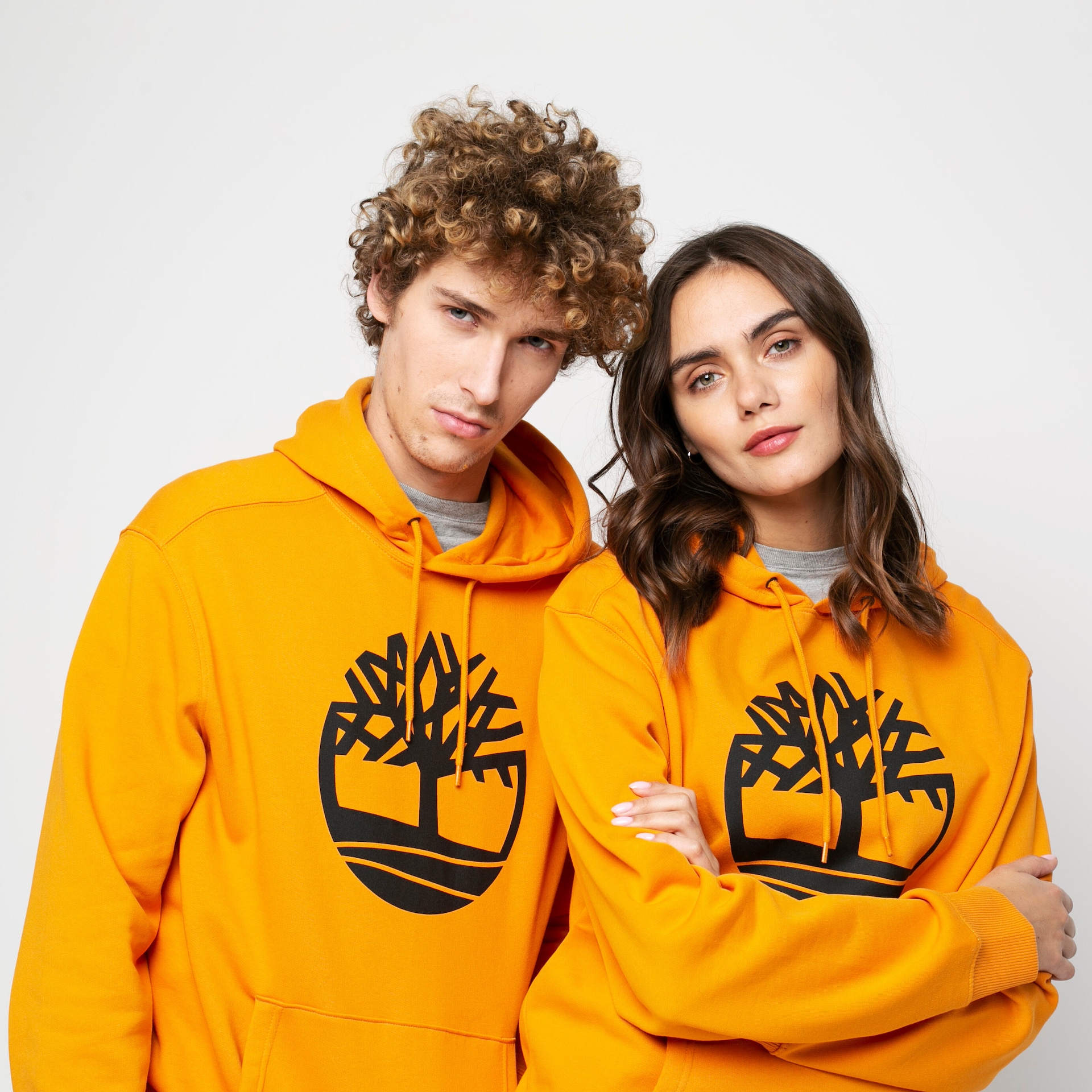 pánská mikina TIMBERLAND MIKINA S KAPUCÍ YC CORE TREE LOGO LOGO PULL OVER  TB0A2BJHAR81 hořčicová