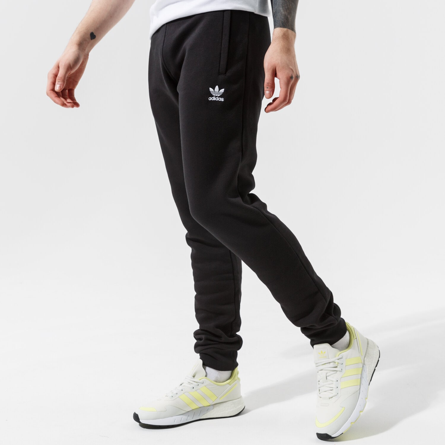 pánské kalhoty ADIDAS KALHOTY  TREFOIL ESSENTIAL JOGGERS H34657 ČERNÁ