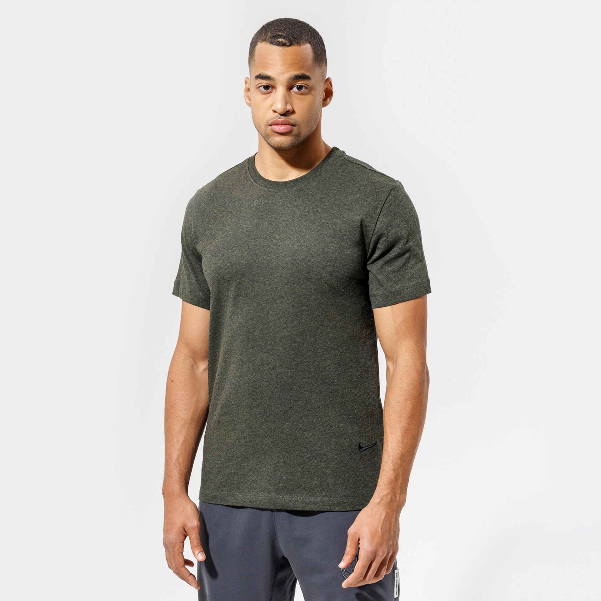 pánské tričko NIKE TRIČKO M NSW TEE SUSTAINABILITY DM2386-355 KHAKI