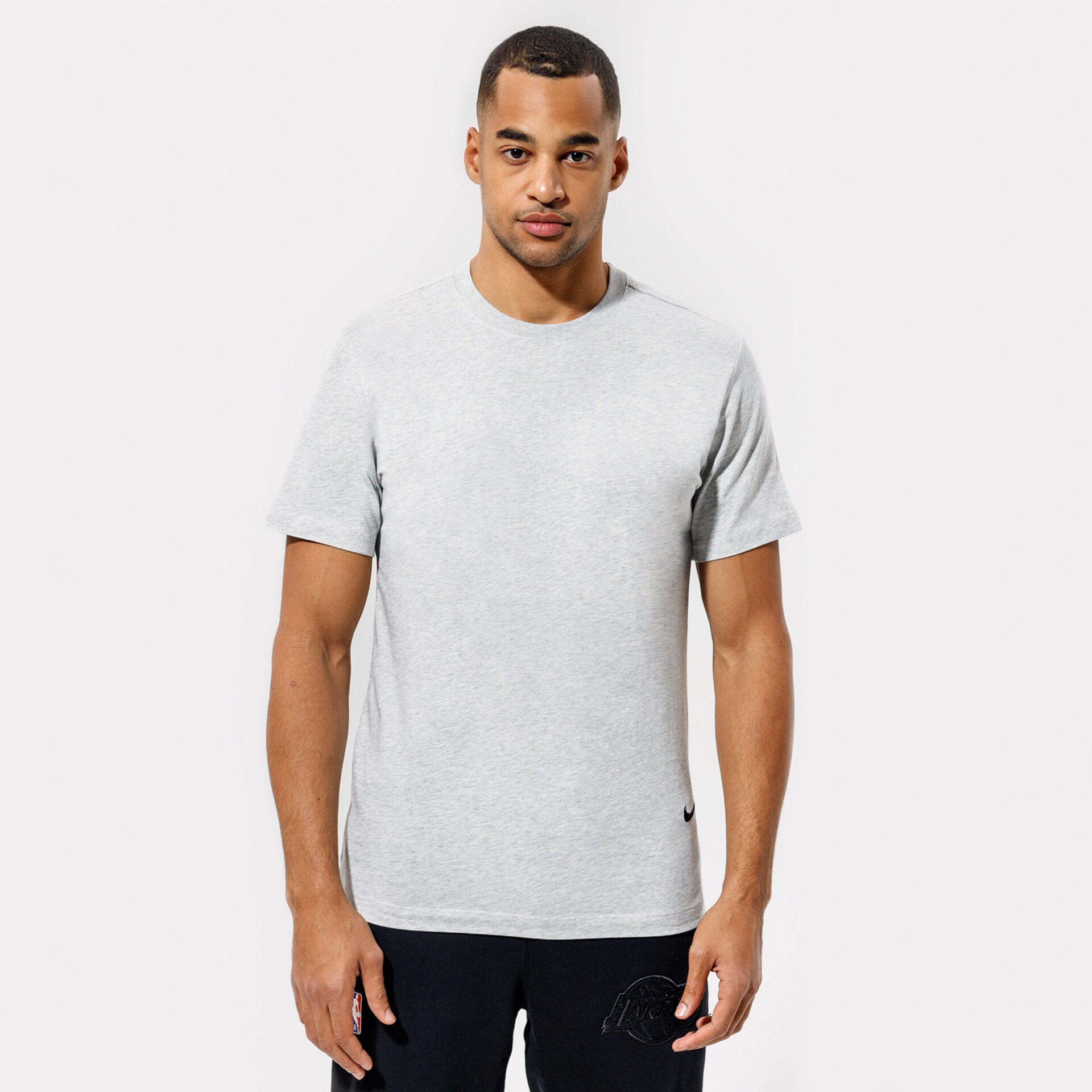 pánské tričko NIKE TRIČKO M NSW TEE SUSTAINABILITY DM2386-050 ŠEDÁ