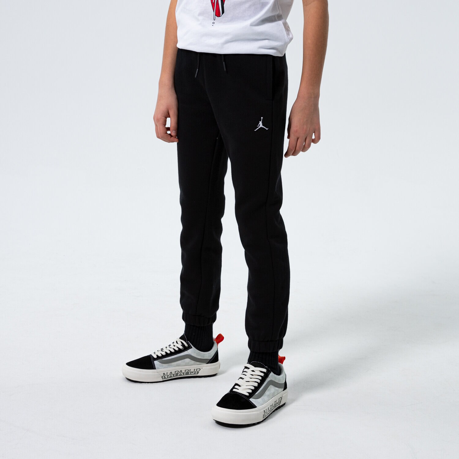 dětské kalhoty JORDAN KALHOTY  ESSENTIALS PANT BOY 95A716-023 ČERNÁ