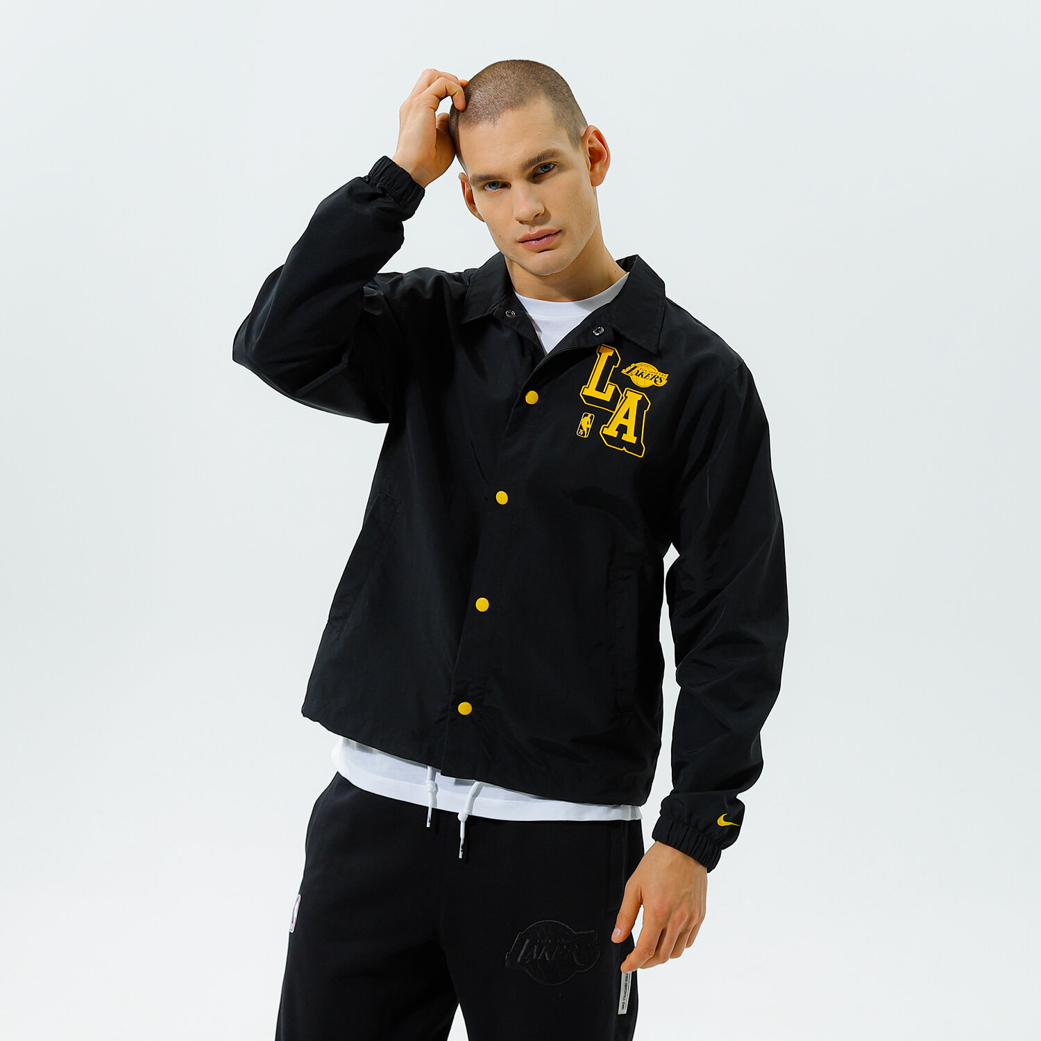 Přechodná bunda pánská (podzimní, jarní) NIKE BUNDA LAL M NK JKT COACHES CTS 75 NBA DB1439-010 ČERNÁ