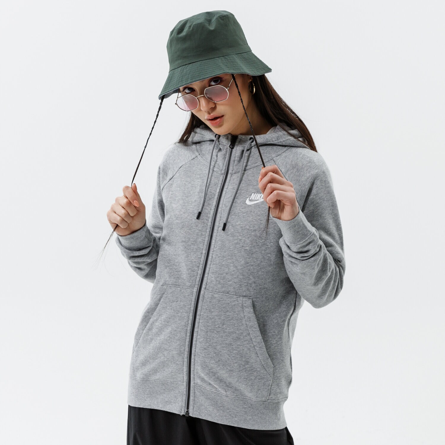dámská mikina NIKE MIKINA ROZEPÍNACÍ S KAPUCÍ SPORTSWEAR ESSENTIAL BV4122-063 ŠEDÁ