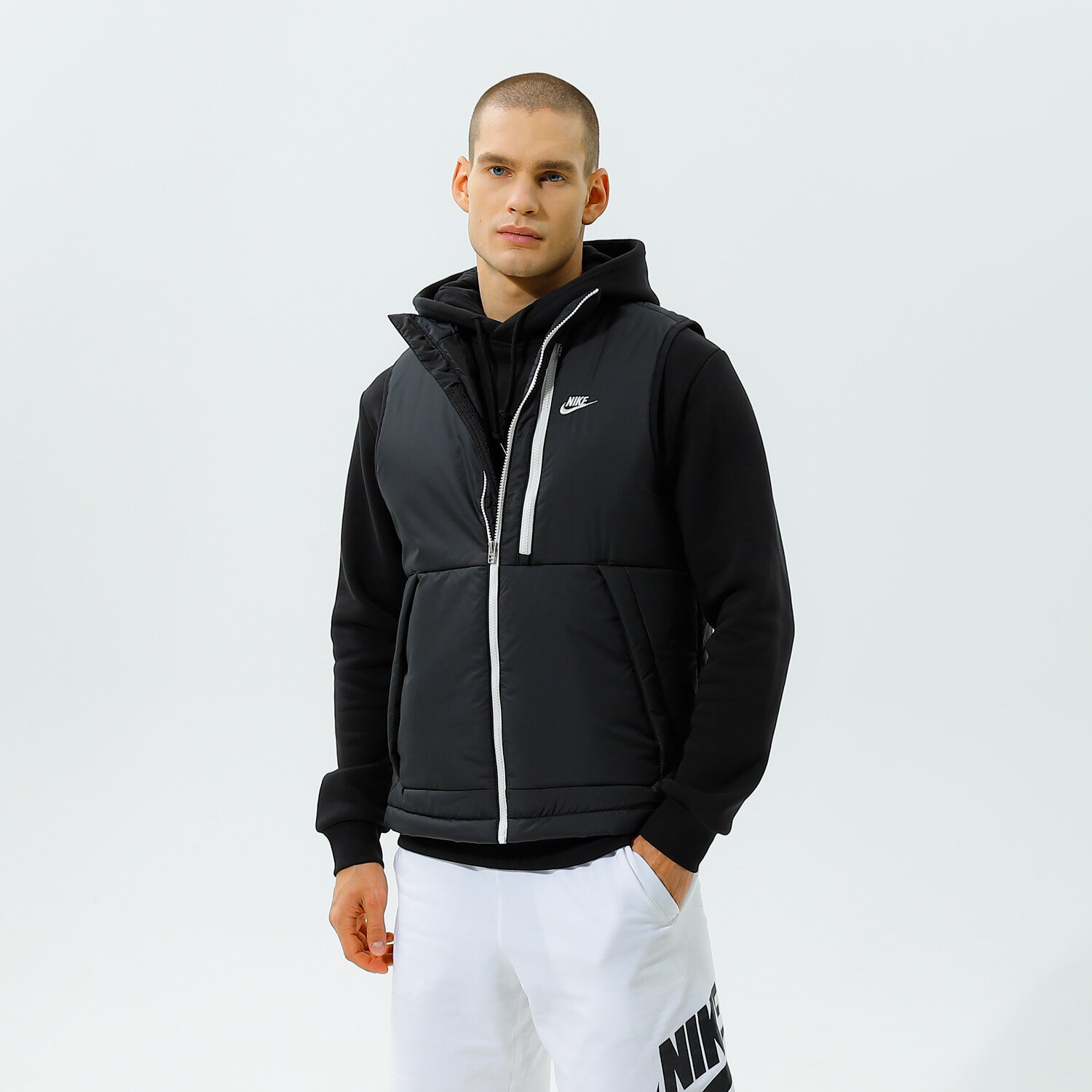 pánská vesta NIKE LEGACY THERMA FIT GILET DD6869-010 ČERNÁ