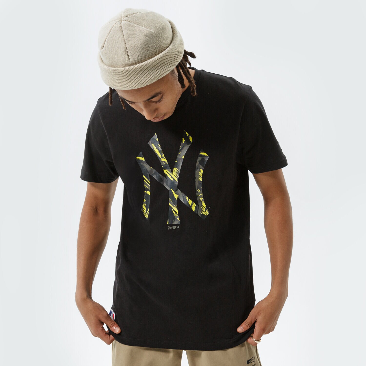 pánské tričko NEW ERA TRIČKO MLB CAMO INFILL TEE NEYYAN BLK 12827252 ČERNÁ