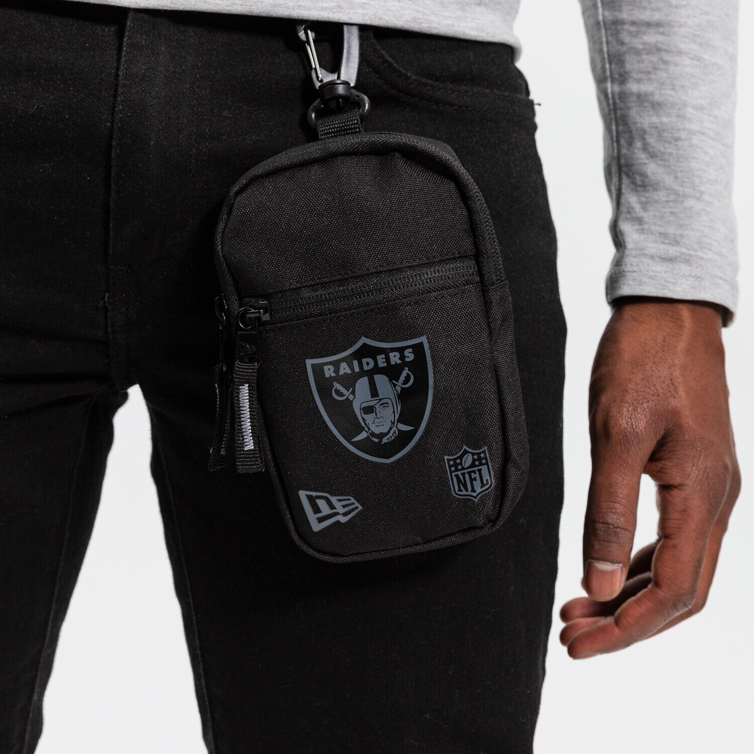 dámská taška NEW ERA TAŠKA NFL MINI POUCH RAIDERS OAKLAND RAIDERS BLKBLK 12145334 ČERNÁ