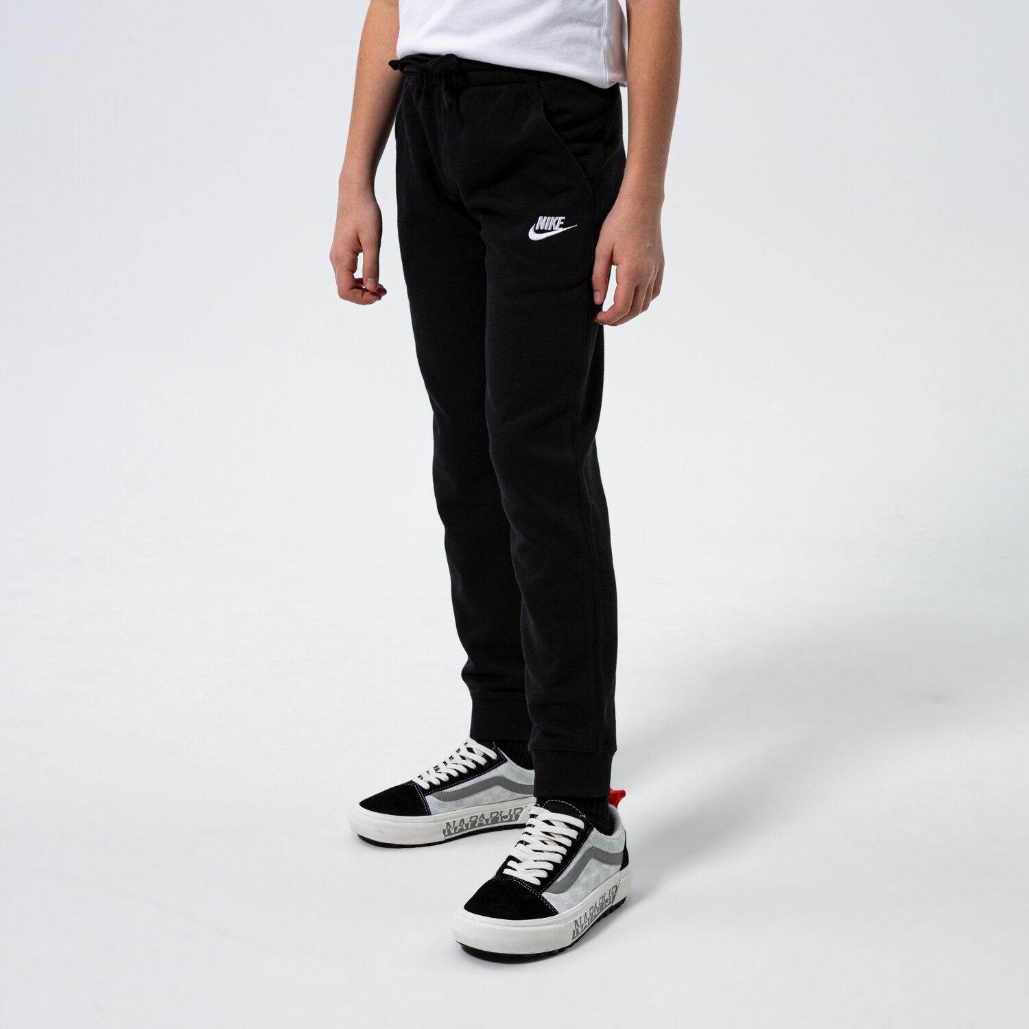 dětské kalhoty NIKE KALHOTY  SPORTSWEAR CLUB FLEECE BOY DA0864-010 ČERNÁ