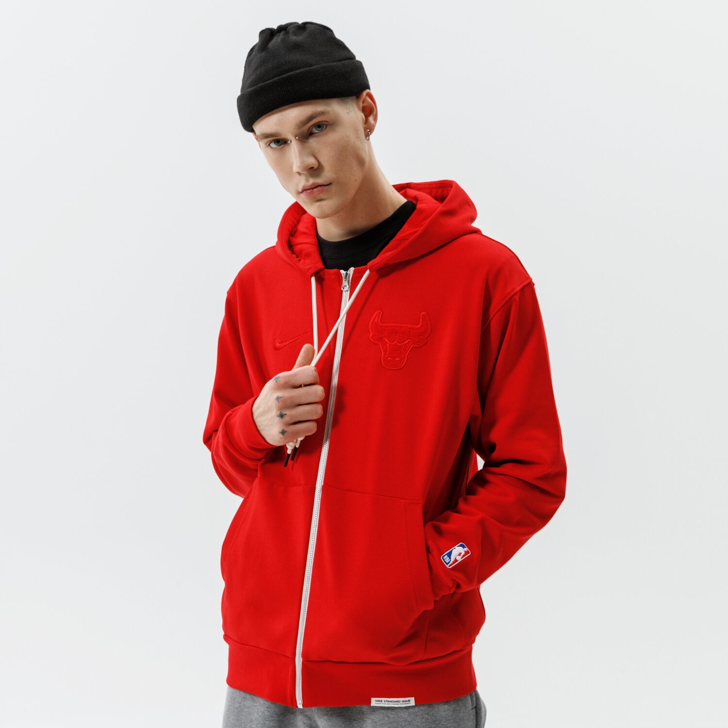 pánská mikina NIKE MIKINA ROZEPÍNACÍ S KAPUCÍ CHI M NK DF STD ISSUE HD FZ DB1075-657 ČERVENÁ