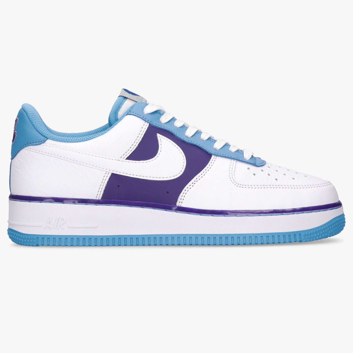 pánské tenisky NIKE AIR FORCE 1 '07 LV8 EMB DC8874-101 BÍLÁ
