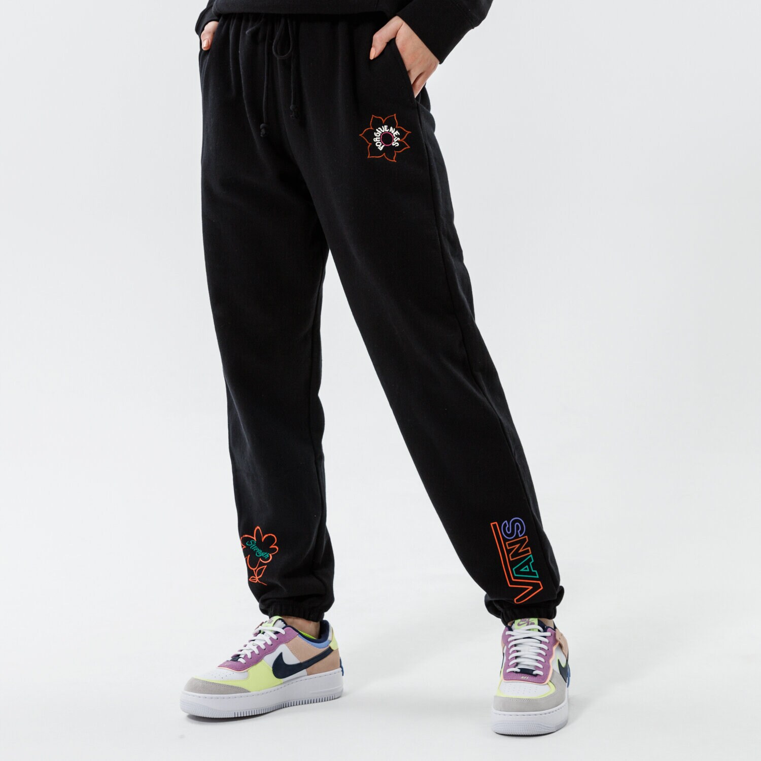 dámské kalhoty VANS KALHOTY  WM CULTIVATE CARE SWEATPANT VN0A5LK3BLK1 ČERNÁ