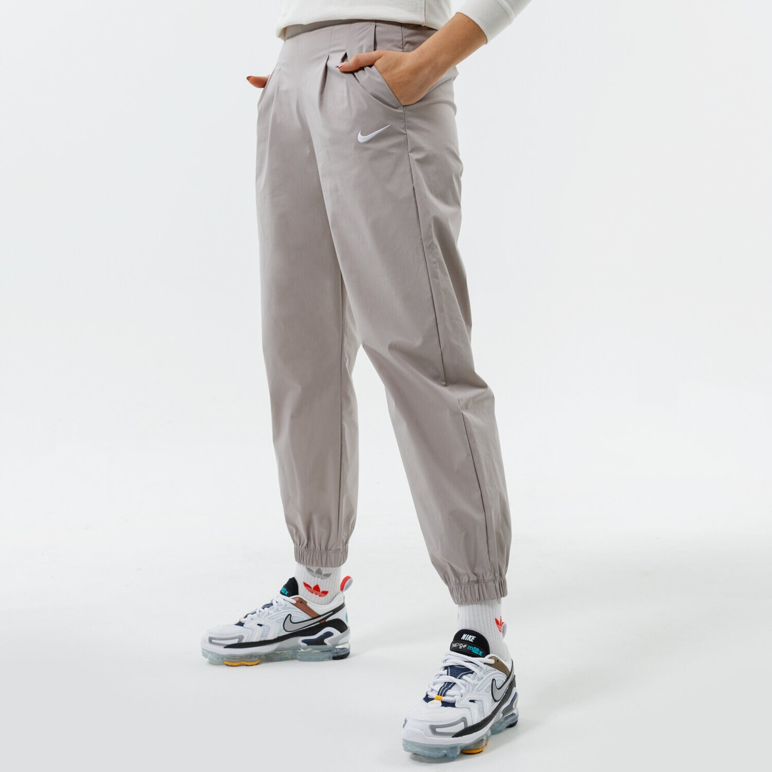 dámské kalhoty NIKE KALHOTY  W NSW ICN CLSH WVN HR JGGR DD5048-033 ŠEDÁ