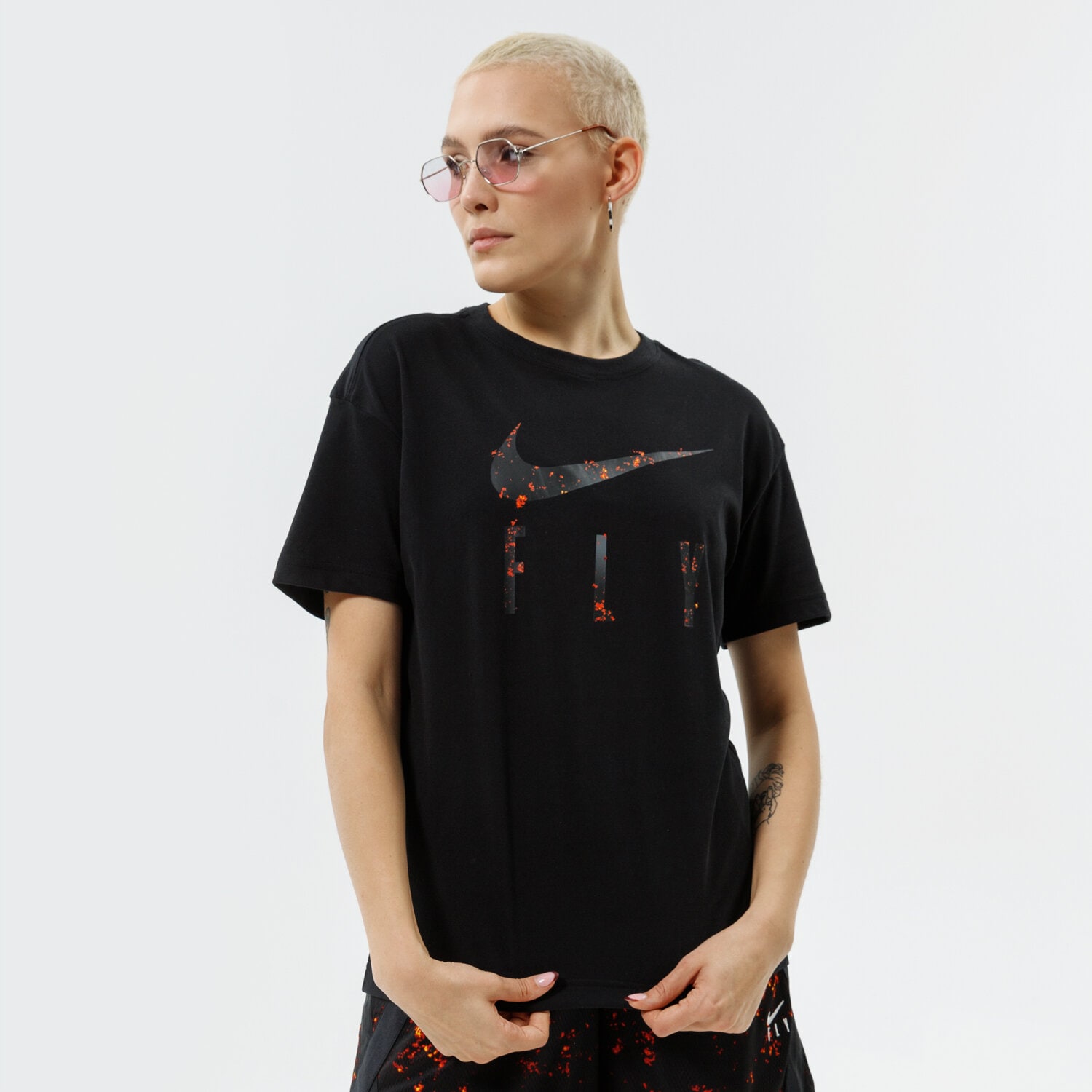 dámské tričko NIKE TRIČKO W NK DF SSNL SWSH FLY SS TEE NBA DM2552-010 ČERNÁ