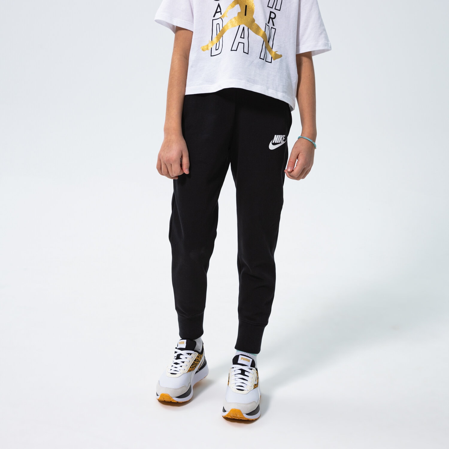 dětské kalhoty NIKE KALHOTY  GIRLS' CLUB FRENCH TERRY JOGGERS GIRL DC7211-010 ČERNÁ