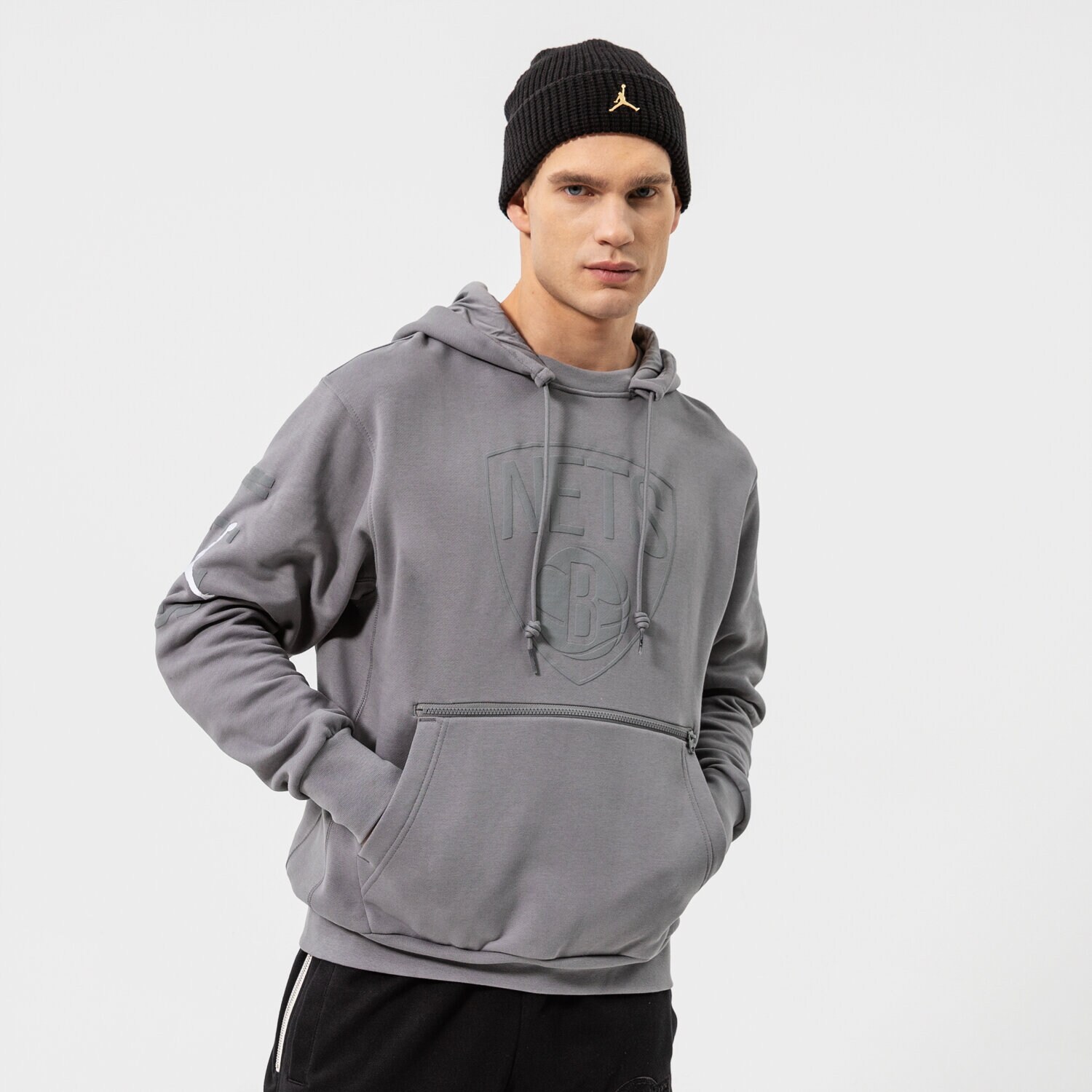 pánská mikina NIKE MIKINA S KAPUCÍ BKN M NK PO FLC CTS STMT NBA DB1516-002 ŠEDÁ