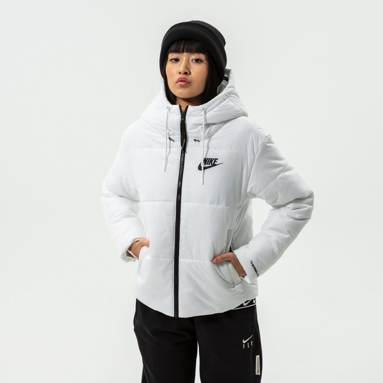 dámská zimní bunda NIKE BUNDA ZIMNÍ W NSW TF RPL CLASSIC TAPE JKT DJ6997-100 BÍLÁ