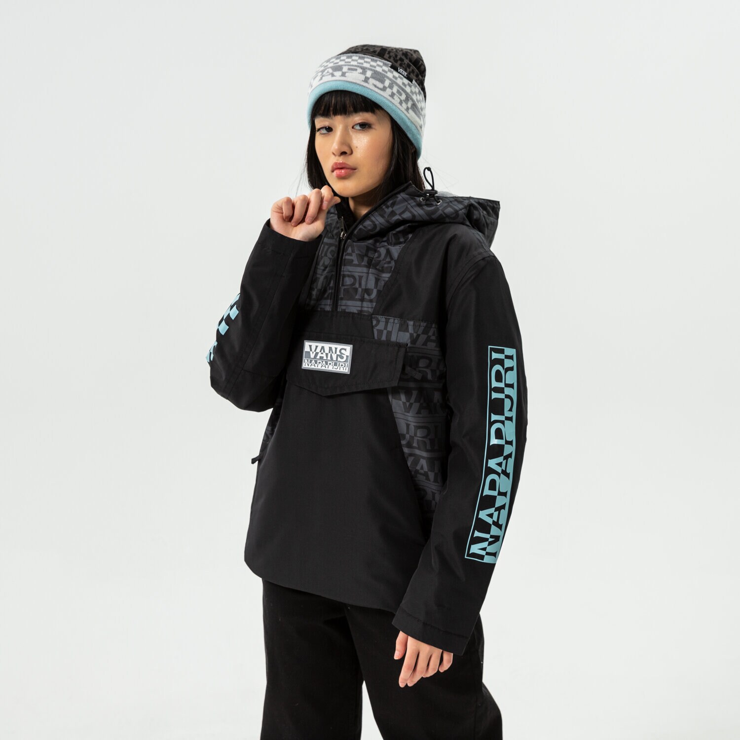 dámská zimní bunda VANS BUNDA ZIMNÍ WM VANS X NAPAPIJRI ANORAK VN0A53WXBLK1 ČERNÁ