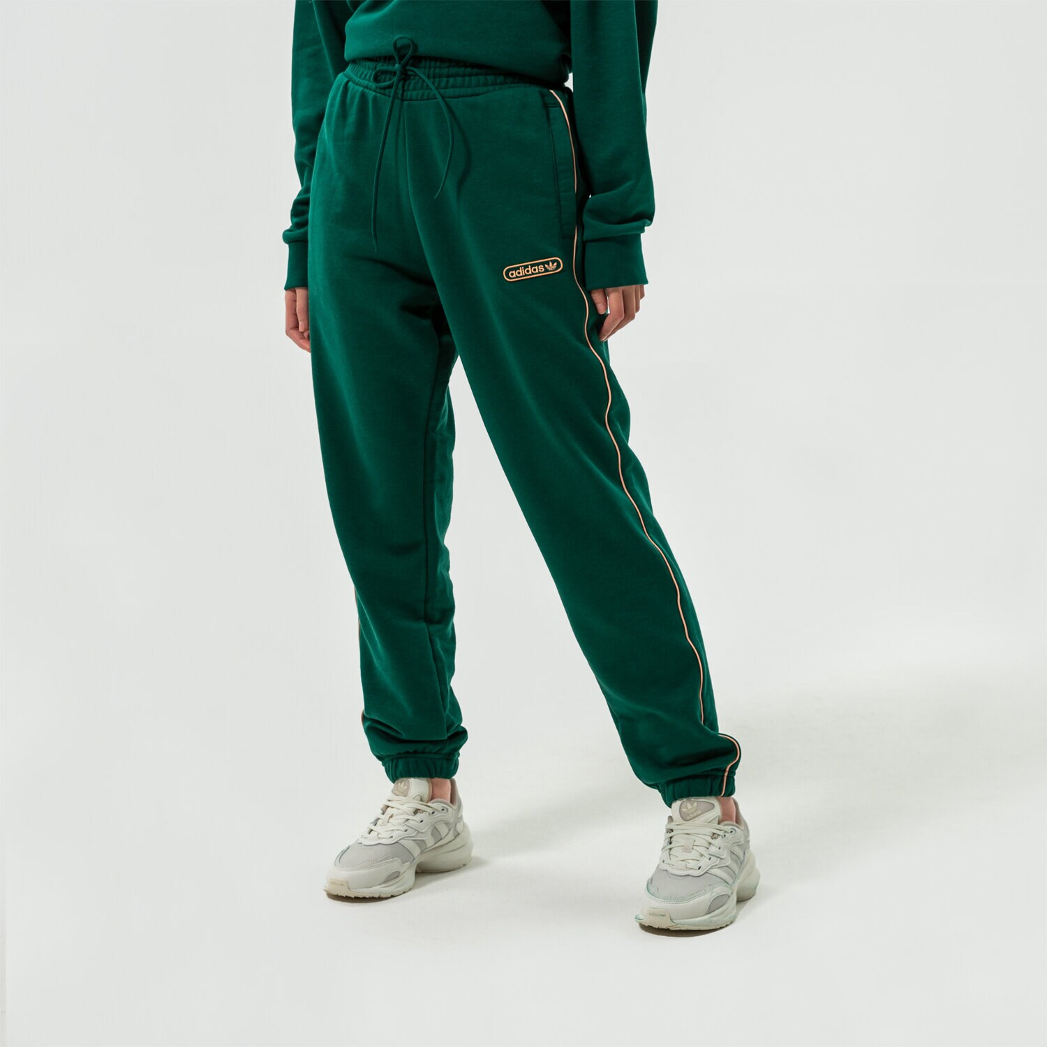 dámské kalhoty ADIDAS KALHOTY  SWEAT PANTS HL0032 ZELENÁ