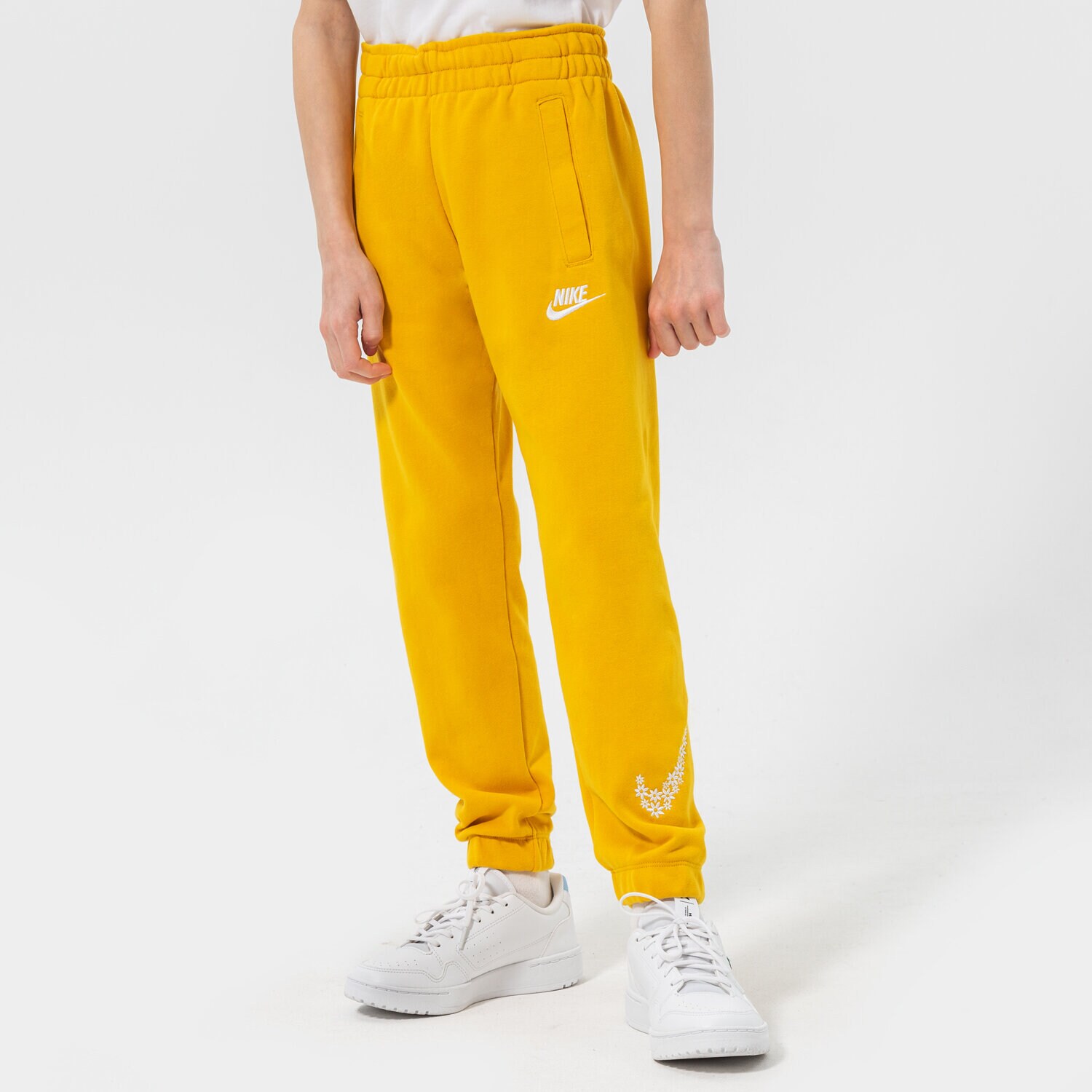 dětské kalhoty NIKE KALHOTY  G NSW FT PANT ENERGY GIRL DM8220-743 ŽLUTÁ